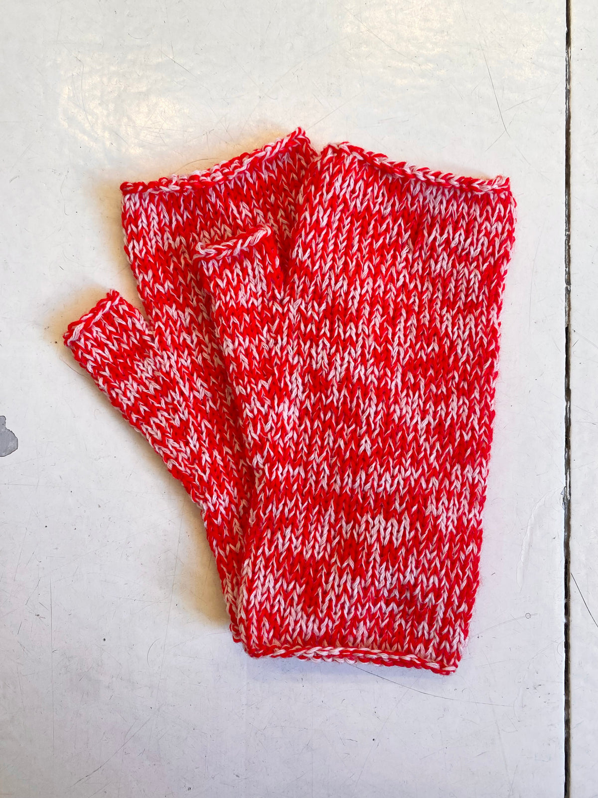 Fingerless gloves, red/white