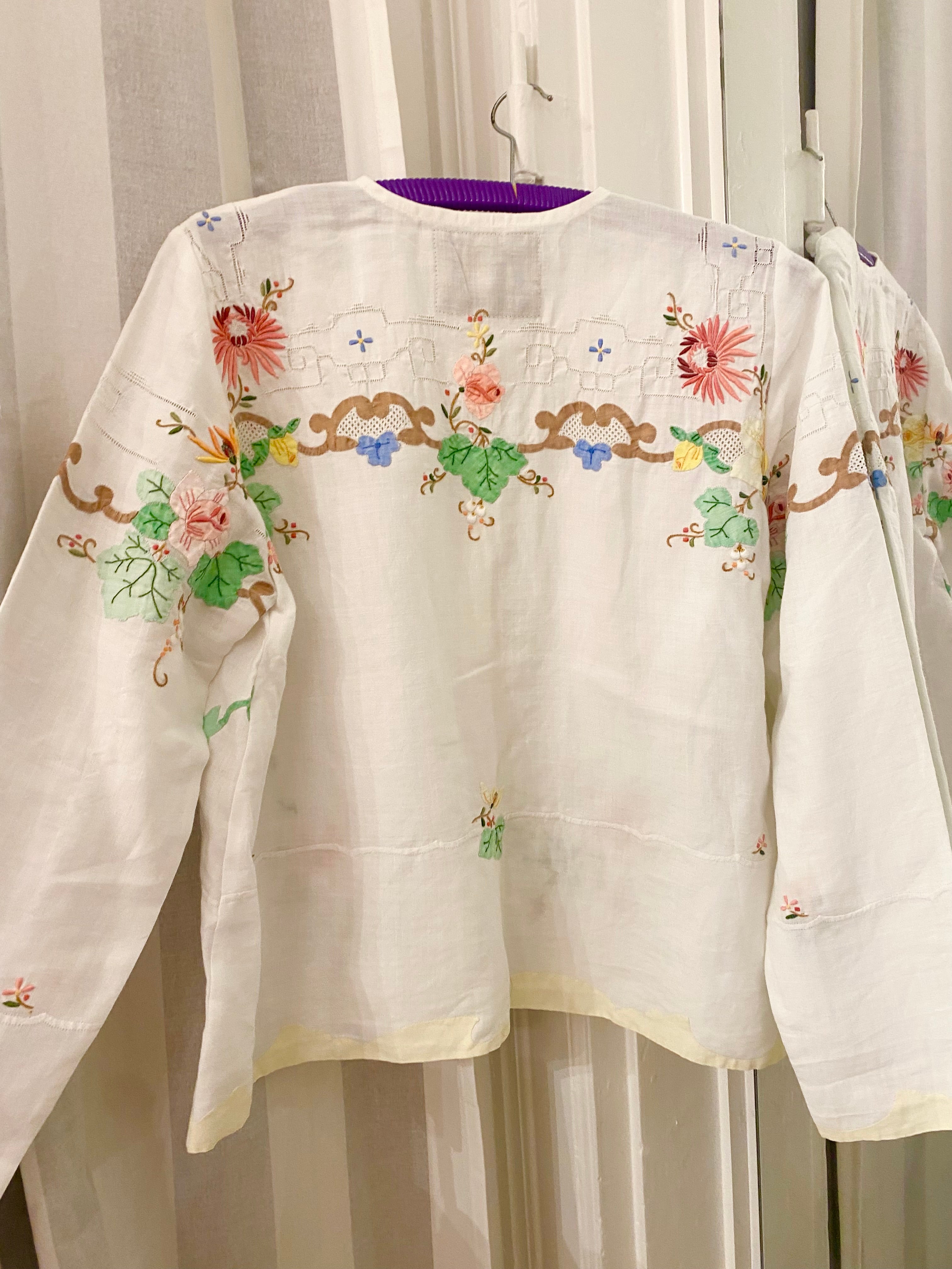 Hvid skjorte med appliqué