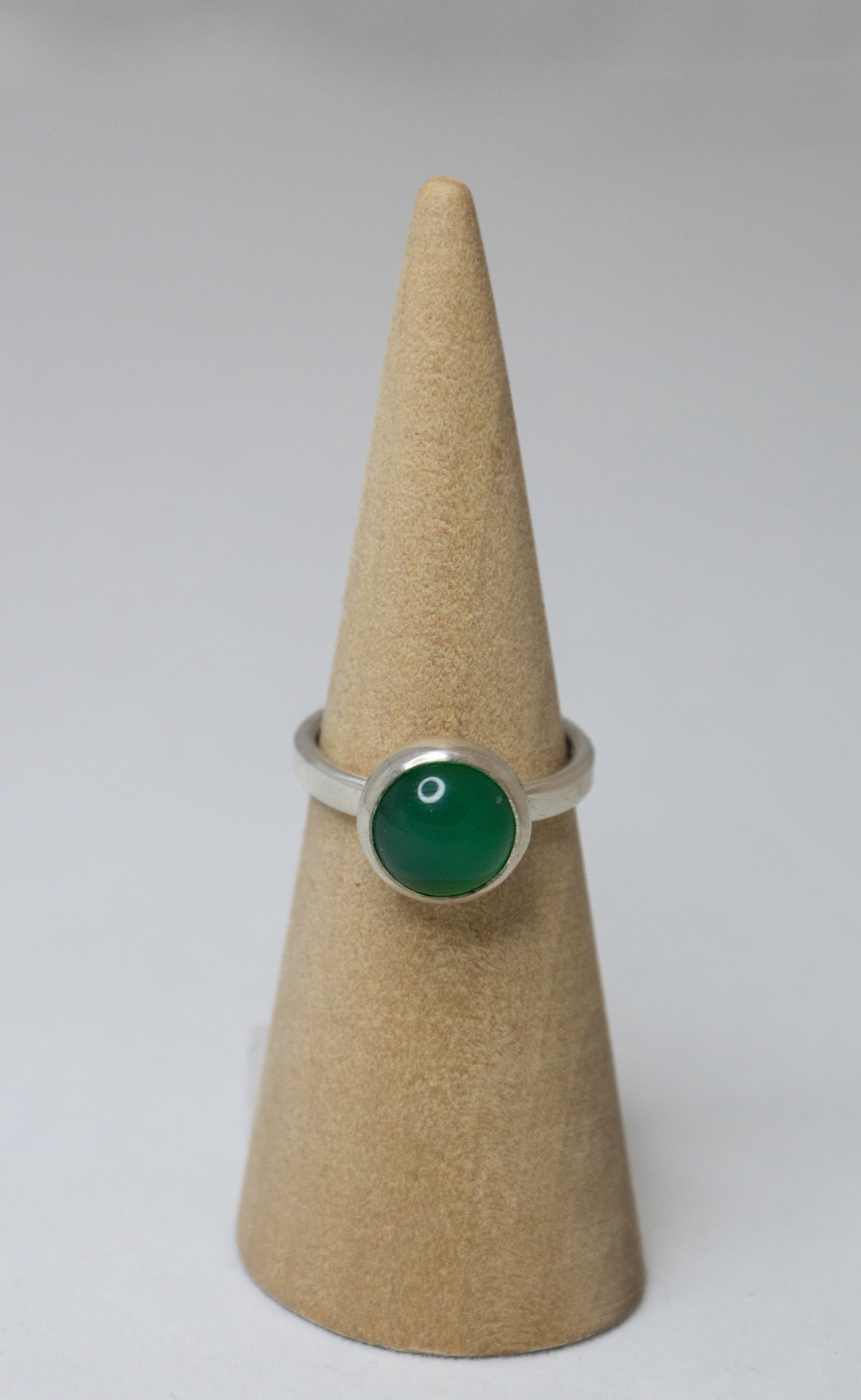 Sølvring med grøn agat (str. 54)