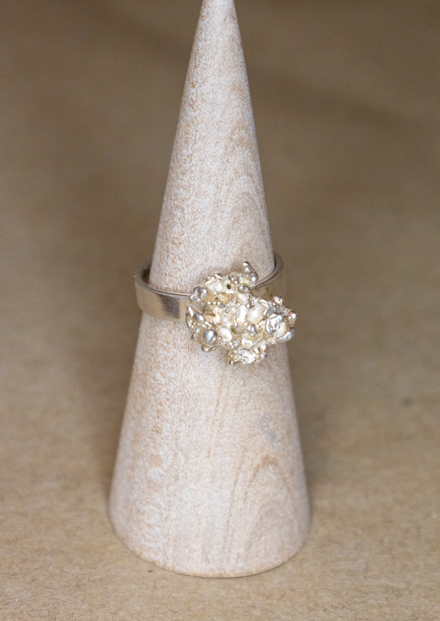 Organisk sølvring støbt i salt (str. 56,5)