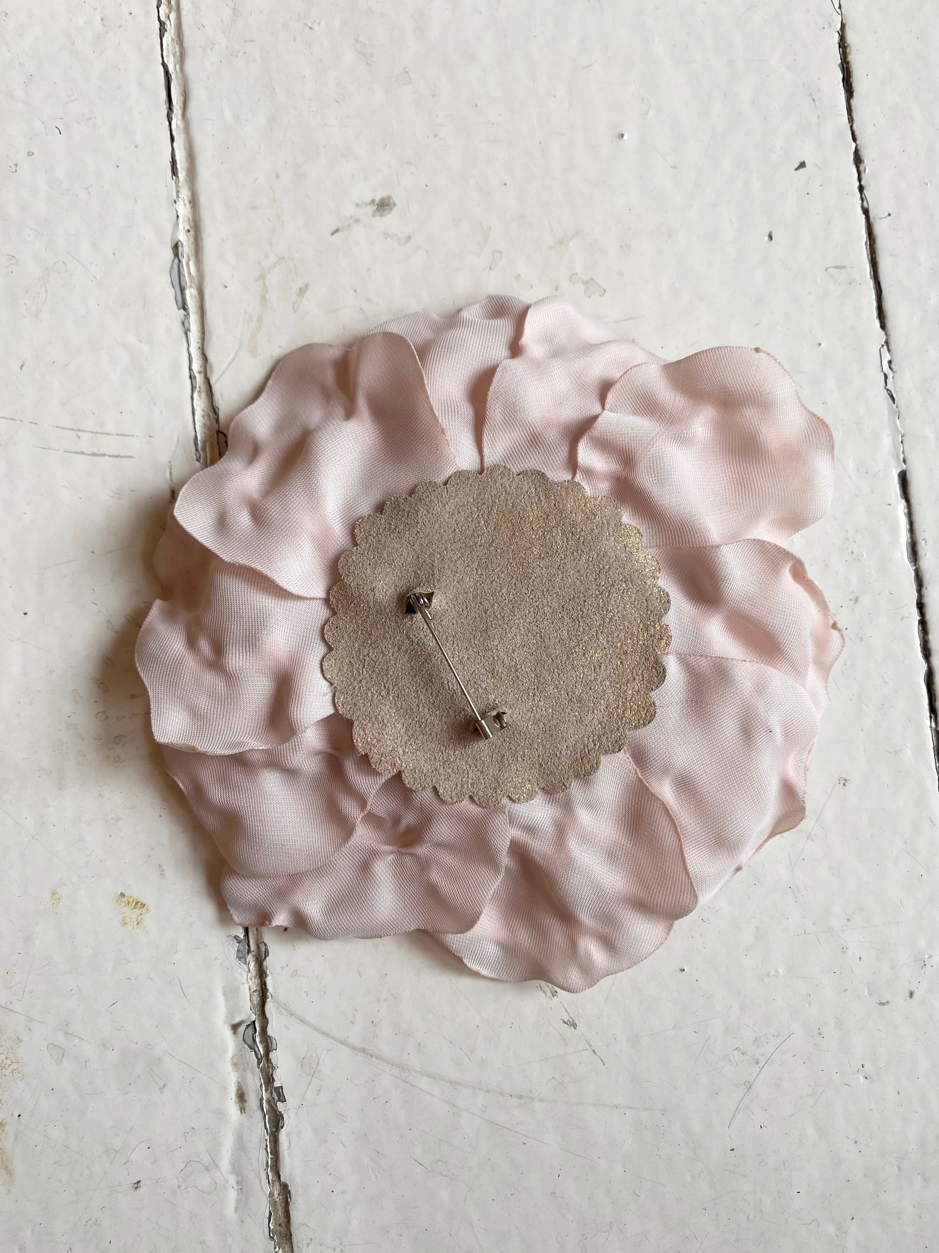 Unika broche lys beige