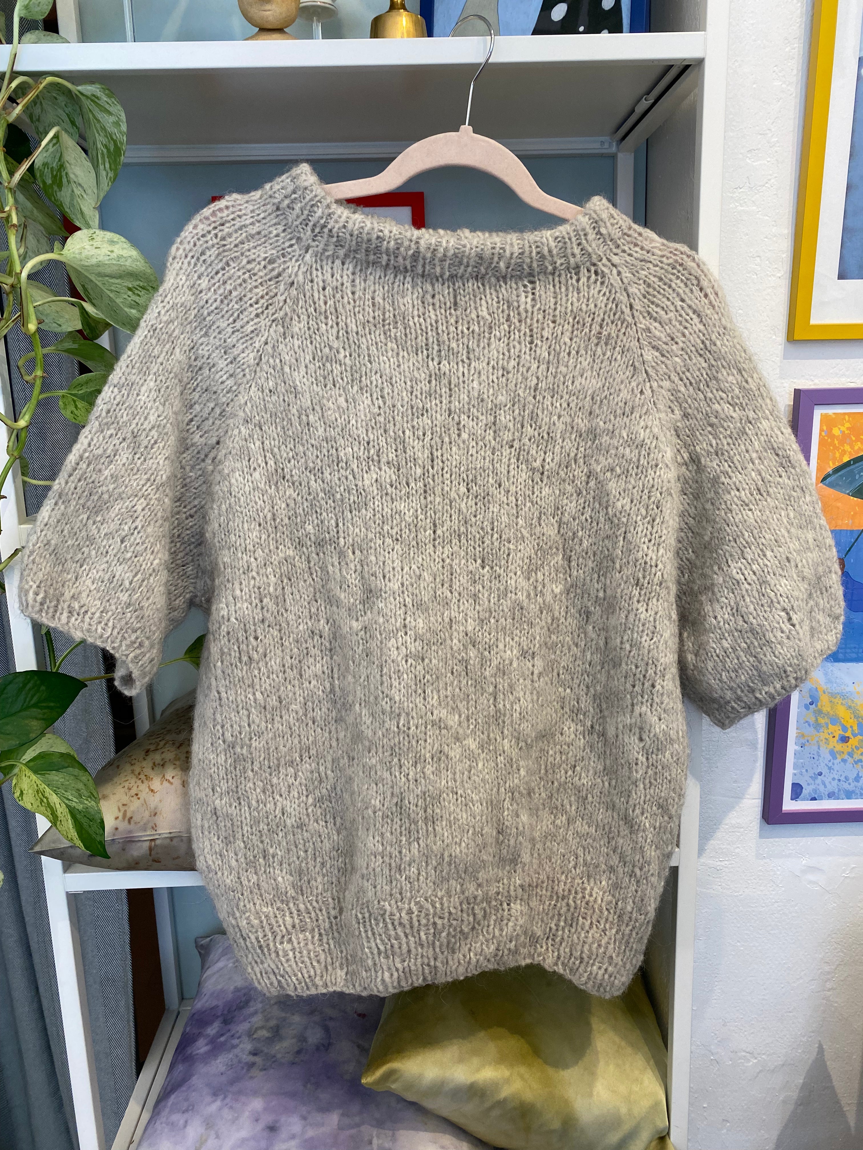 Kortærmet strik, lys grå