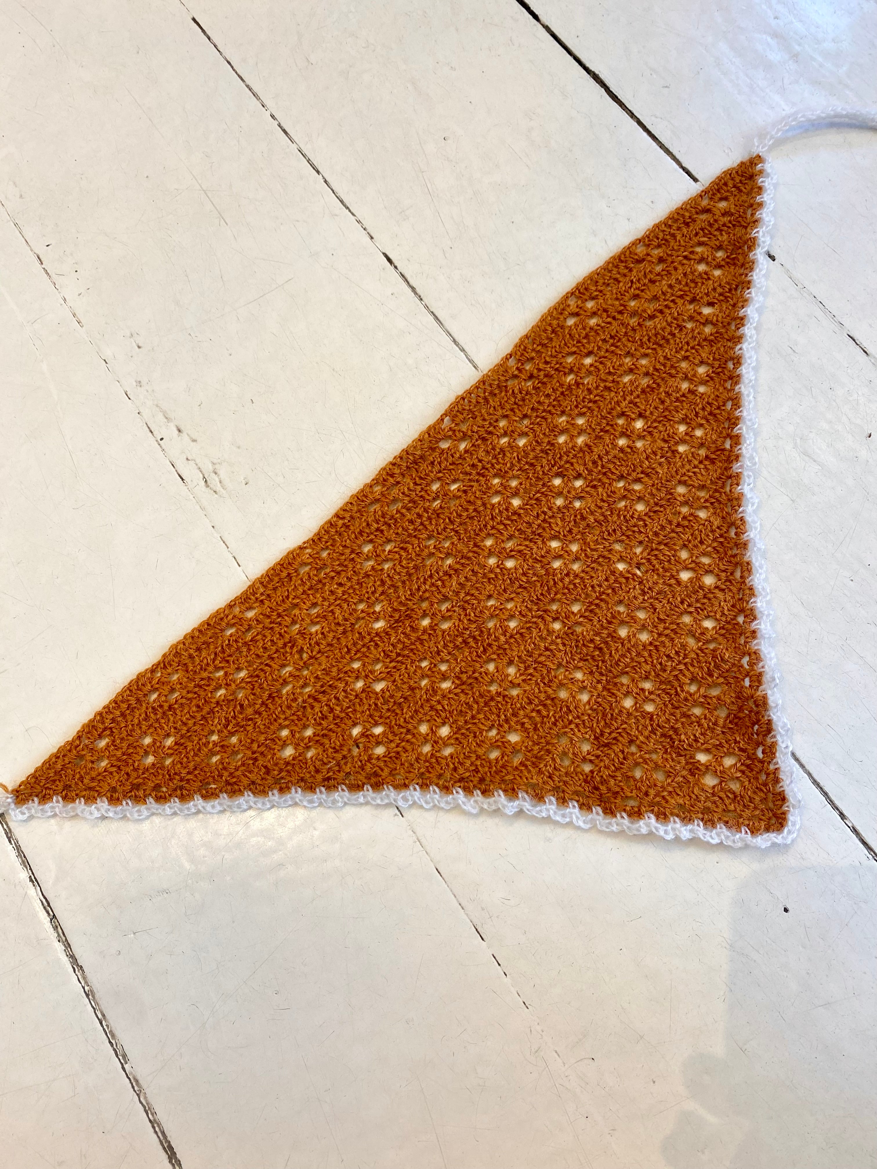 Bandana nr. 7 (kamel/hvid)