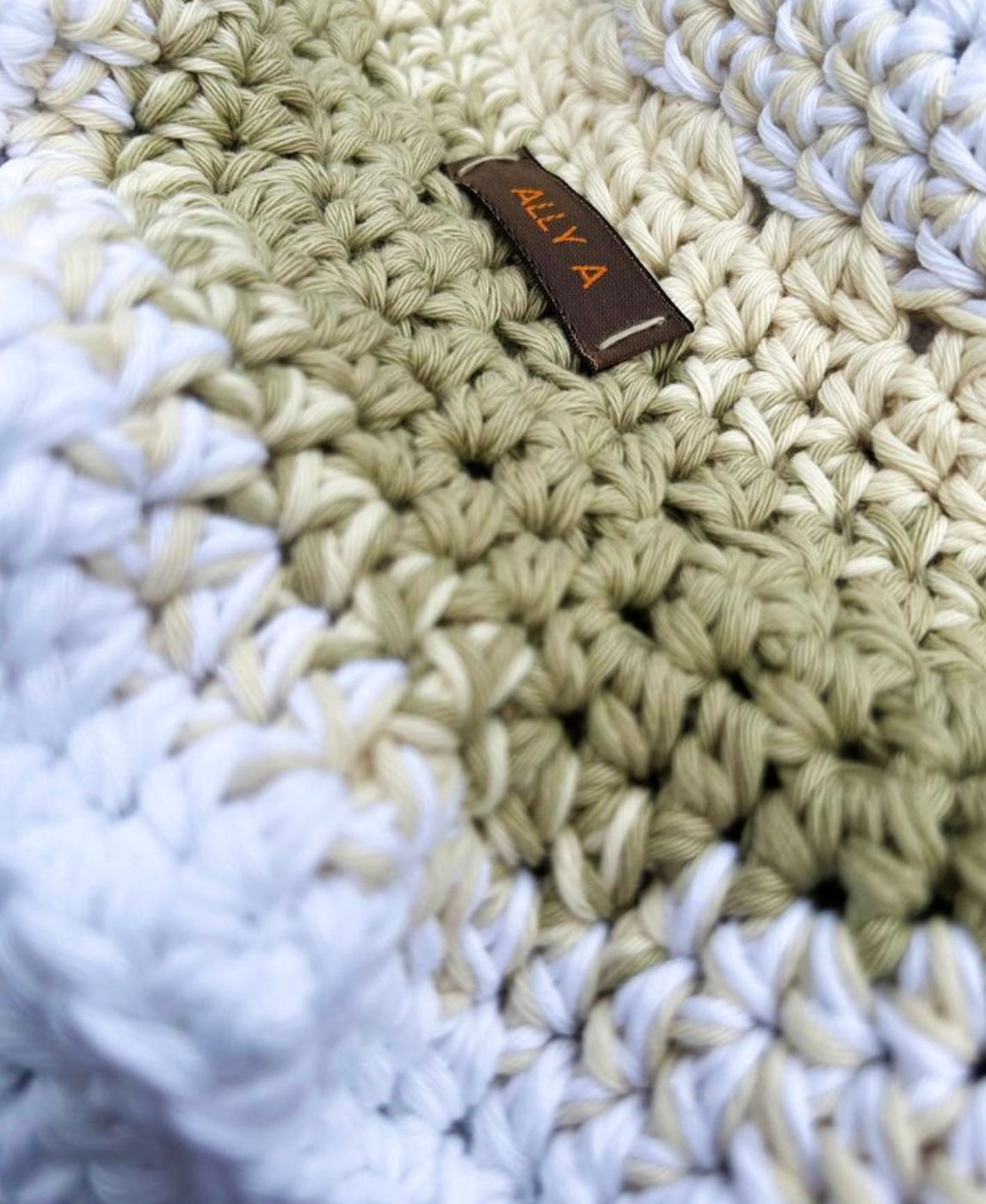 NELLIE bucket hat, Sand/White