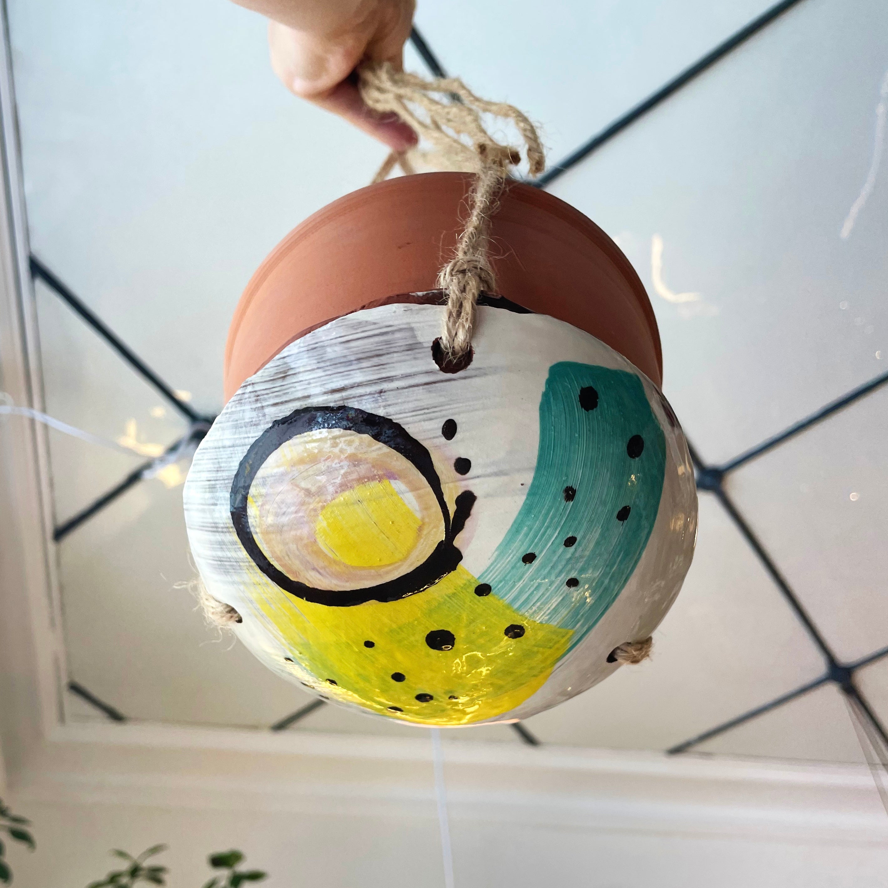 Ceramic hanging pot