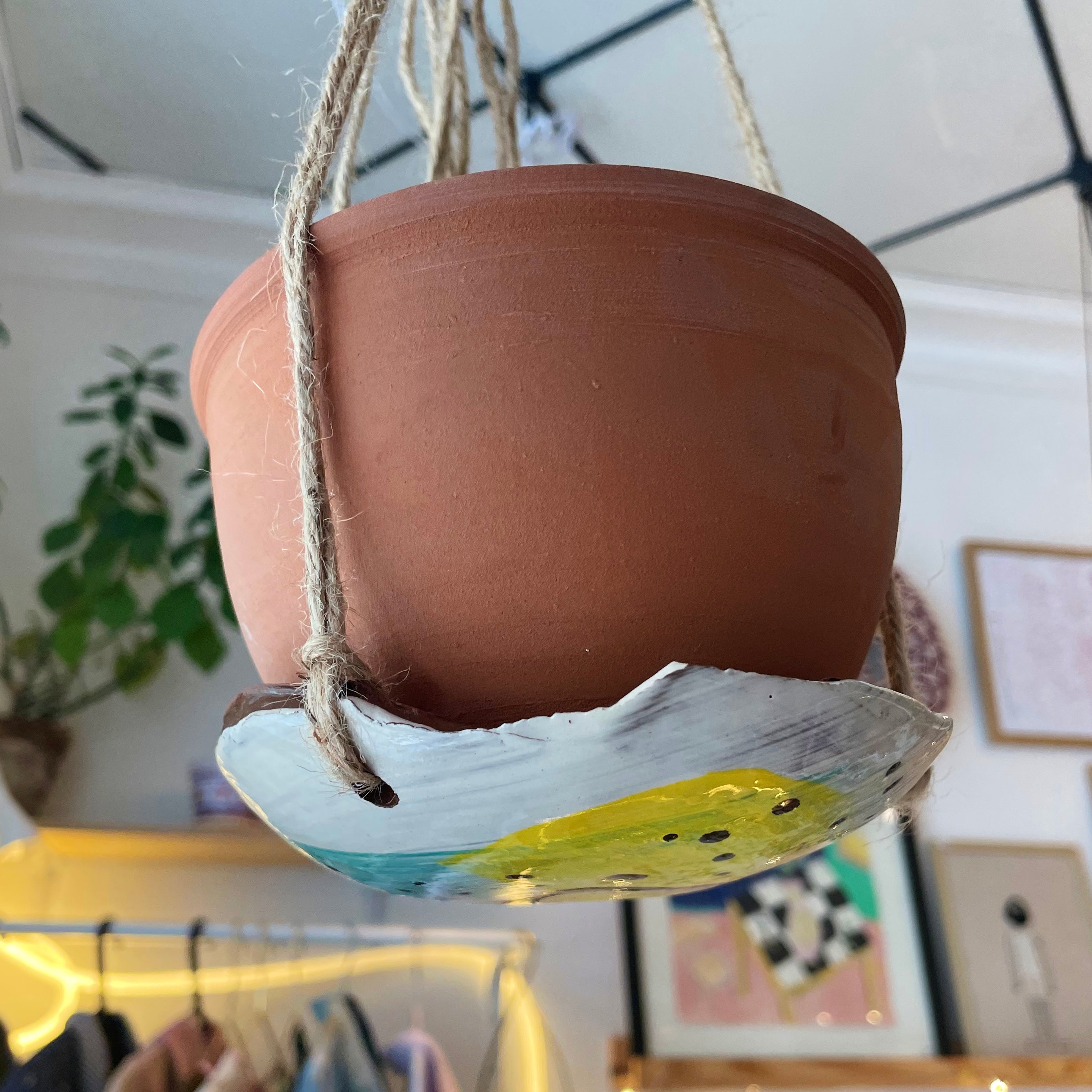 Ceramic hanging pot