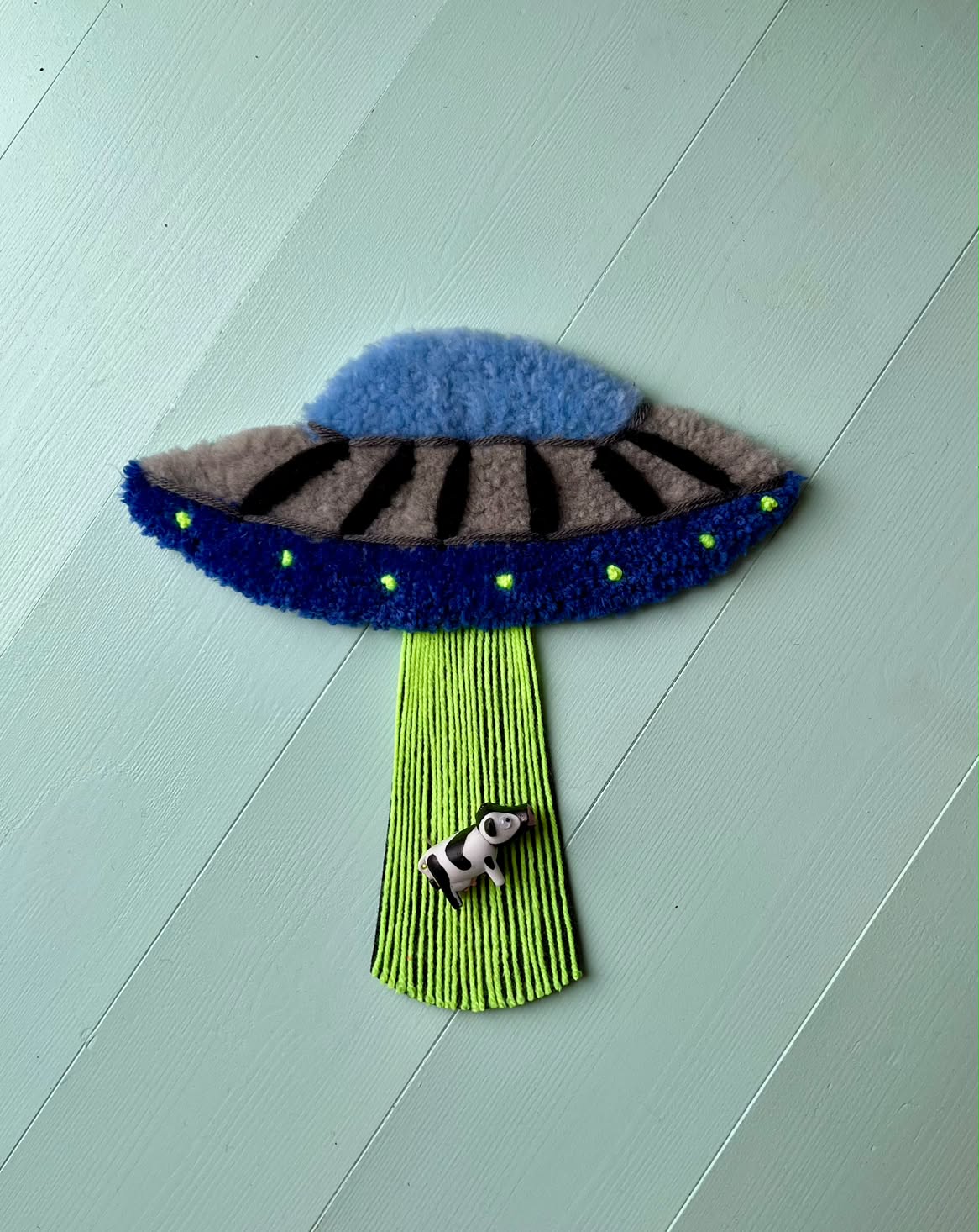 U.F.O. med ko vægophæng
