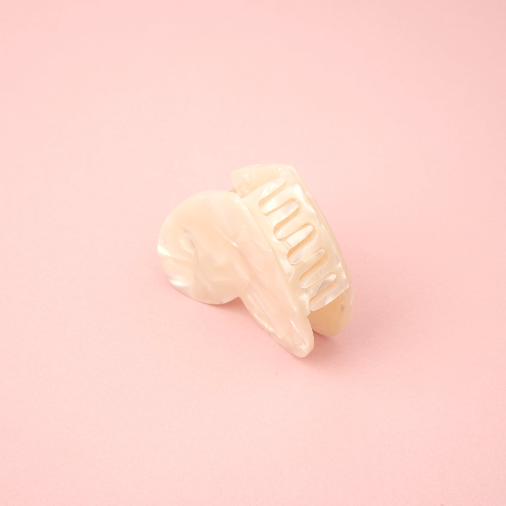 Hvidt hjerte, hårklemme