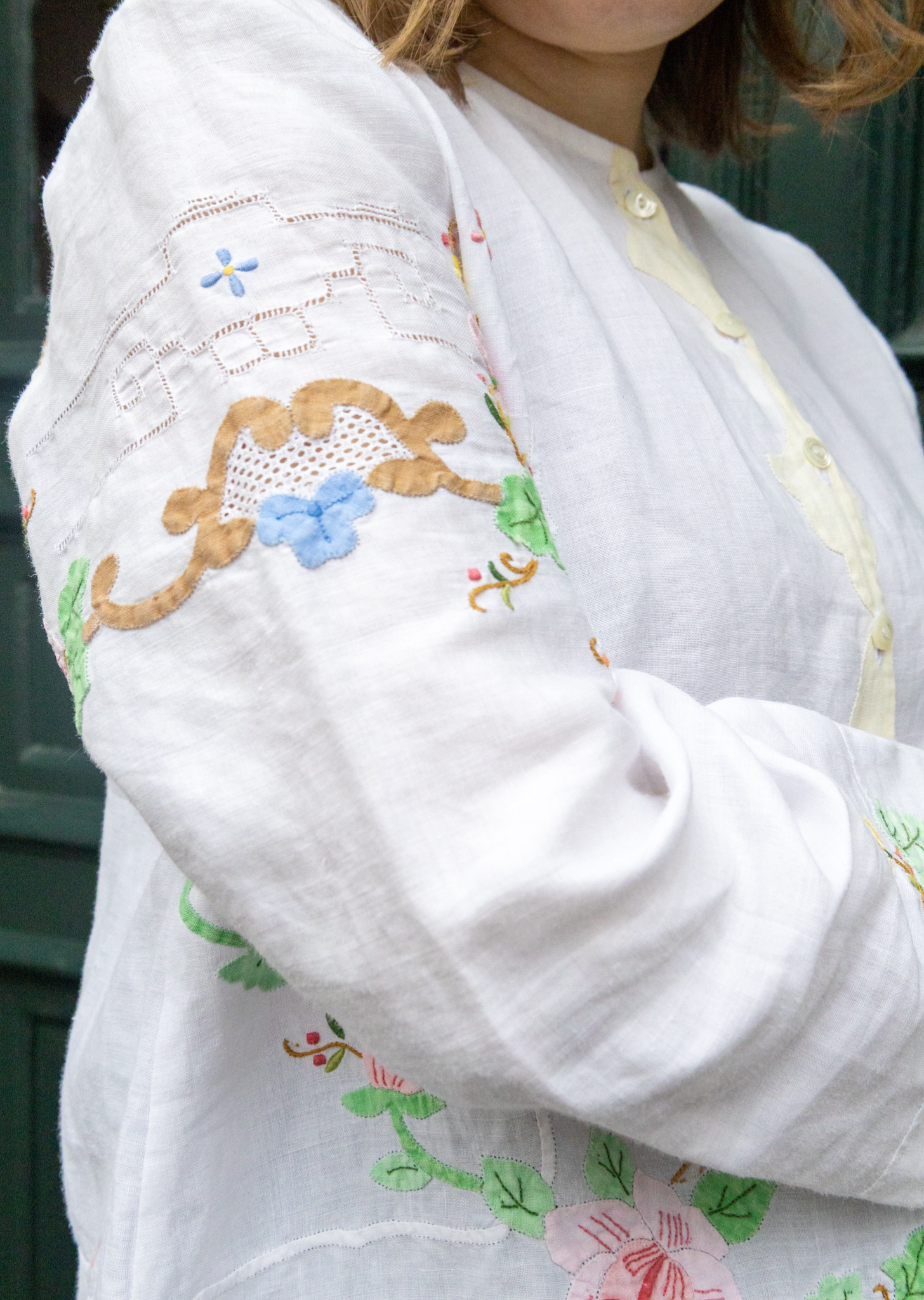 Hvid skjorte med appliqué