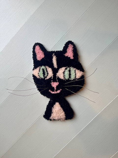 Sort kat vægophæng