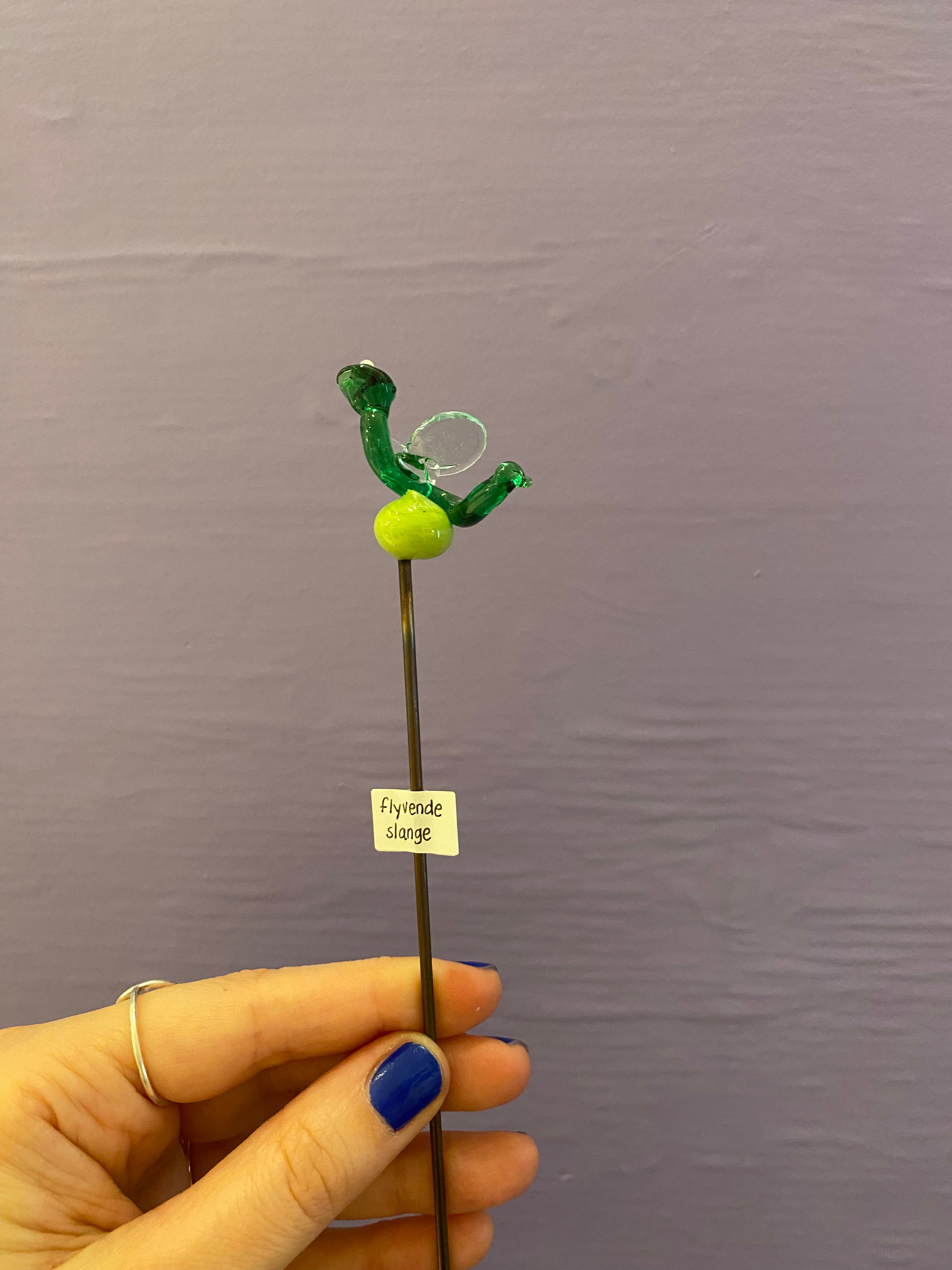 Flyvende slange - Glas pindefigur