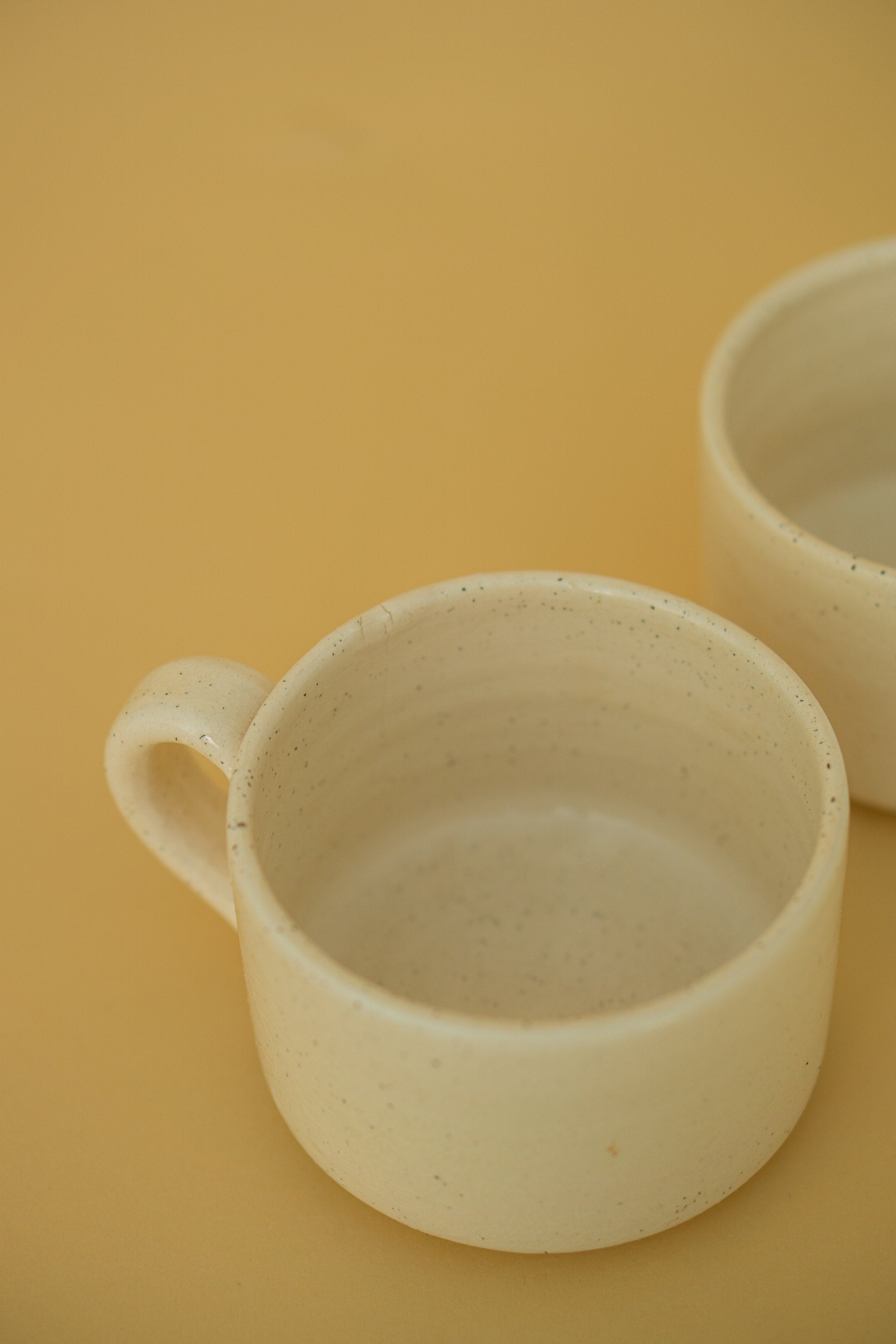 Keramik kop med hank