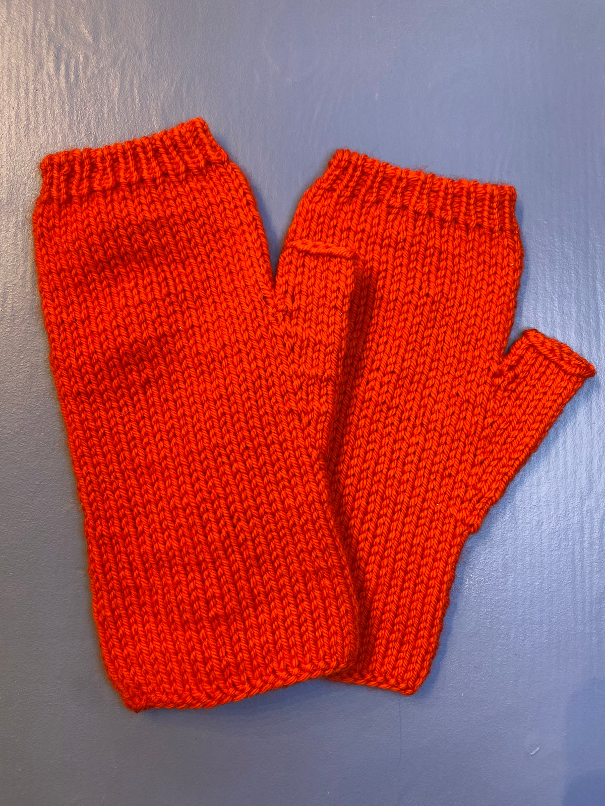 Fingerless gloves, red