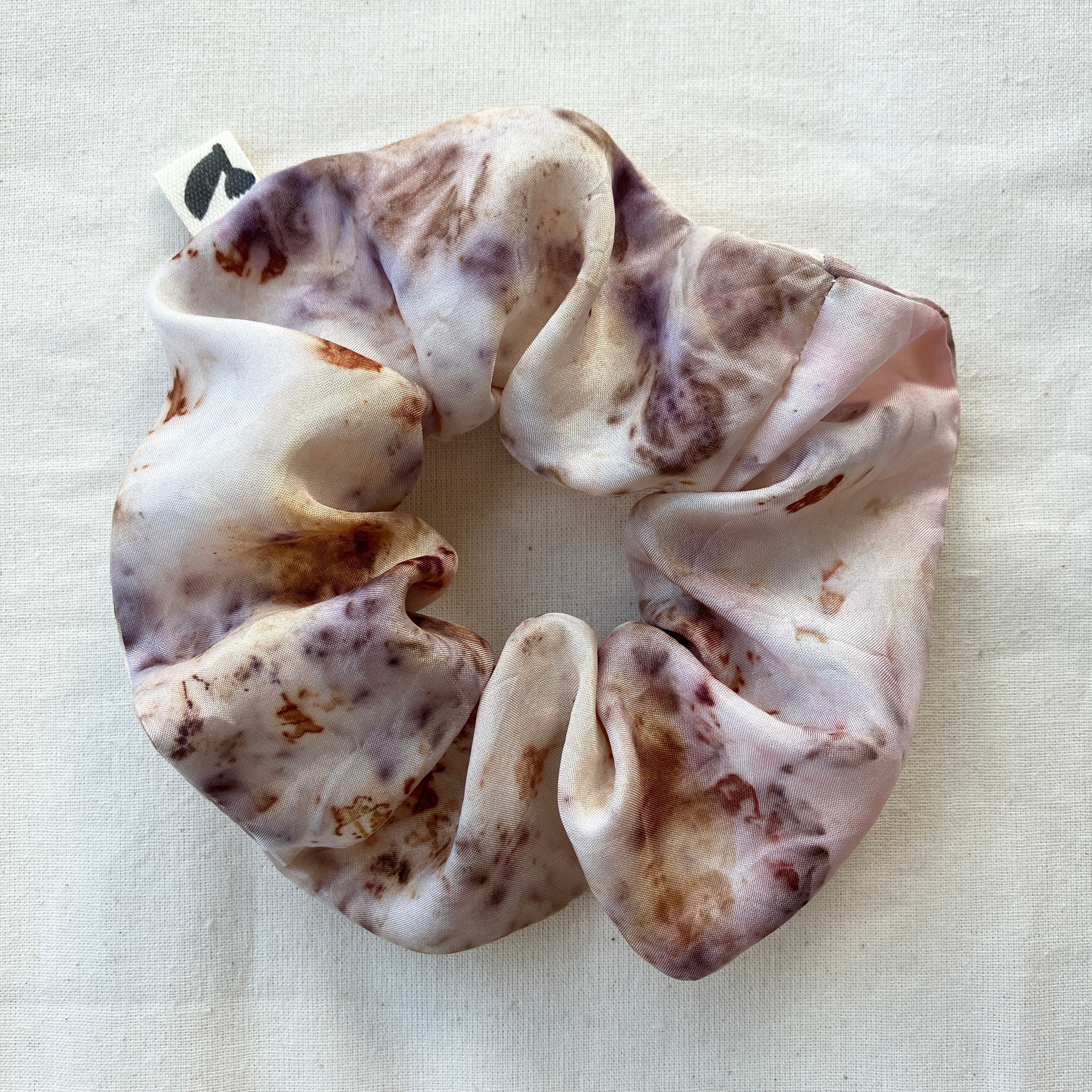 Plantefarvet scrunchie 10