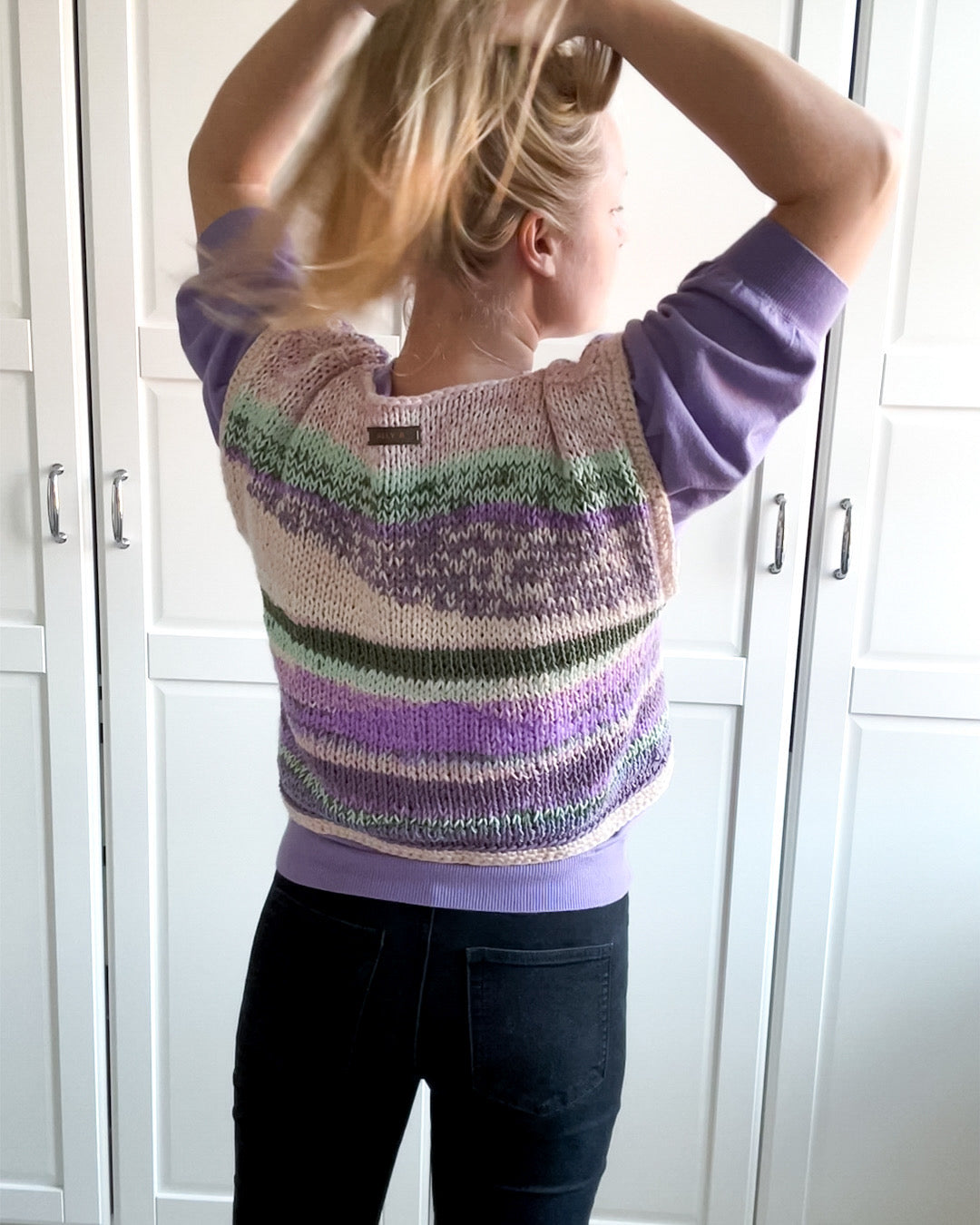 Strikket VEST af restegarn - lilla/grøn