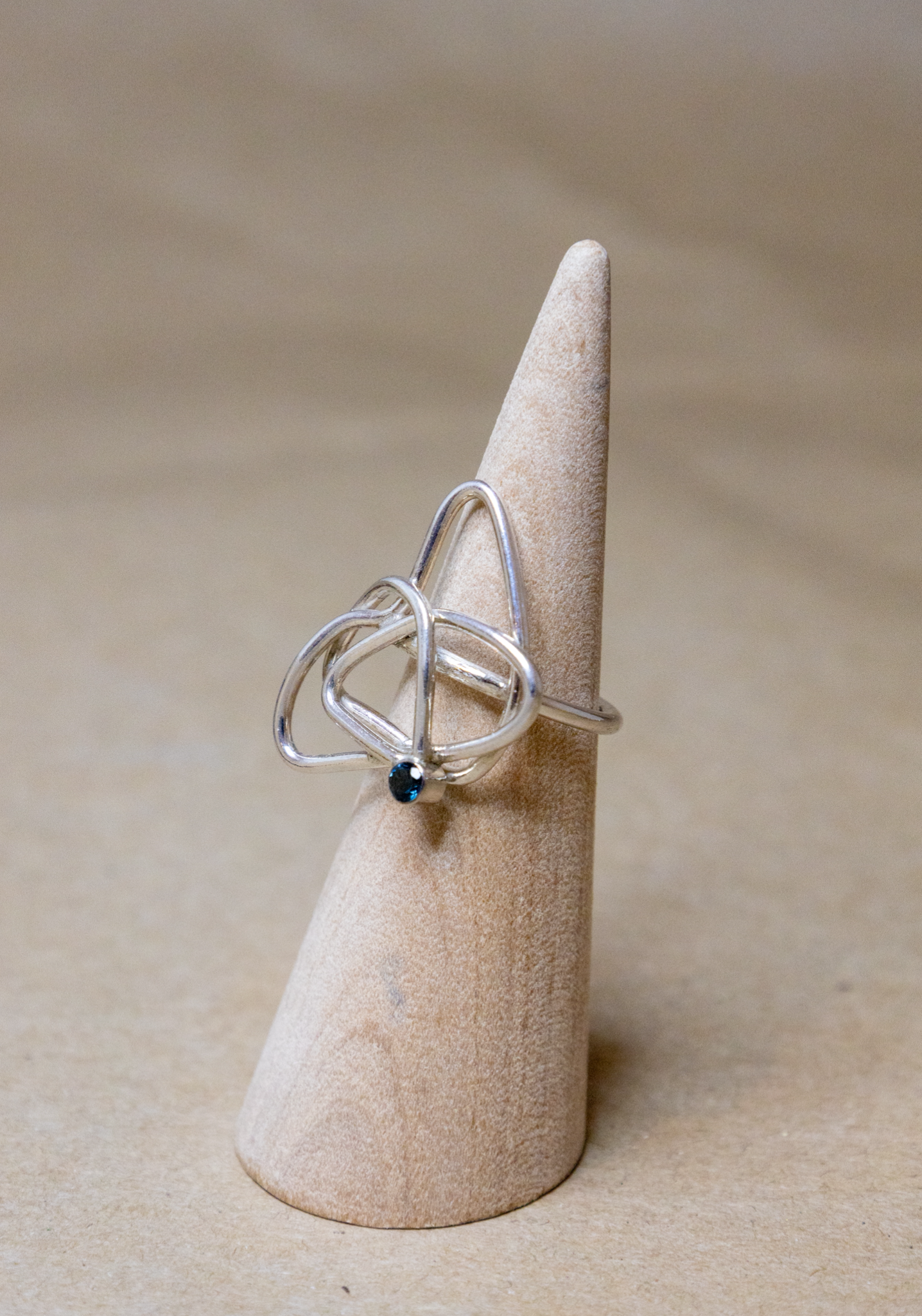 Viklet sølvring (str. 54)