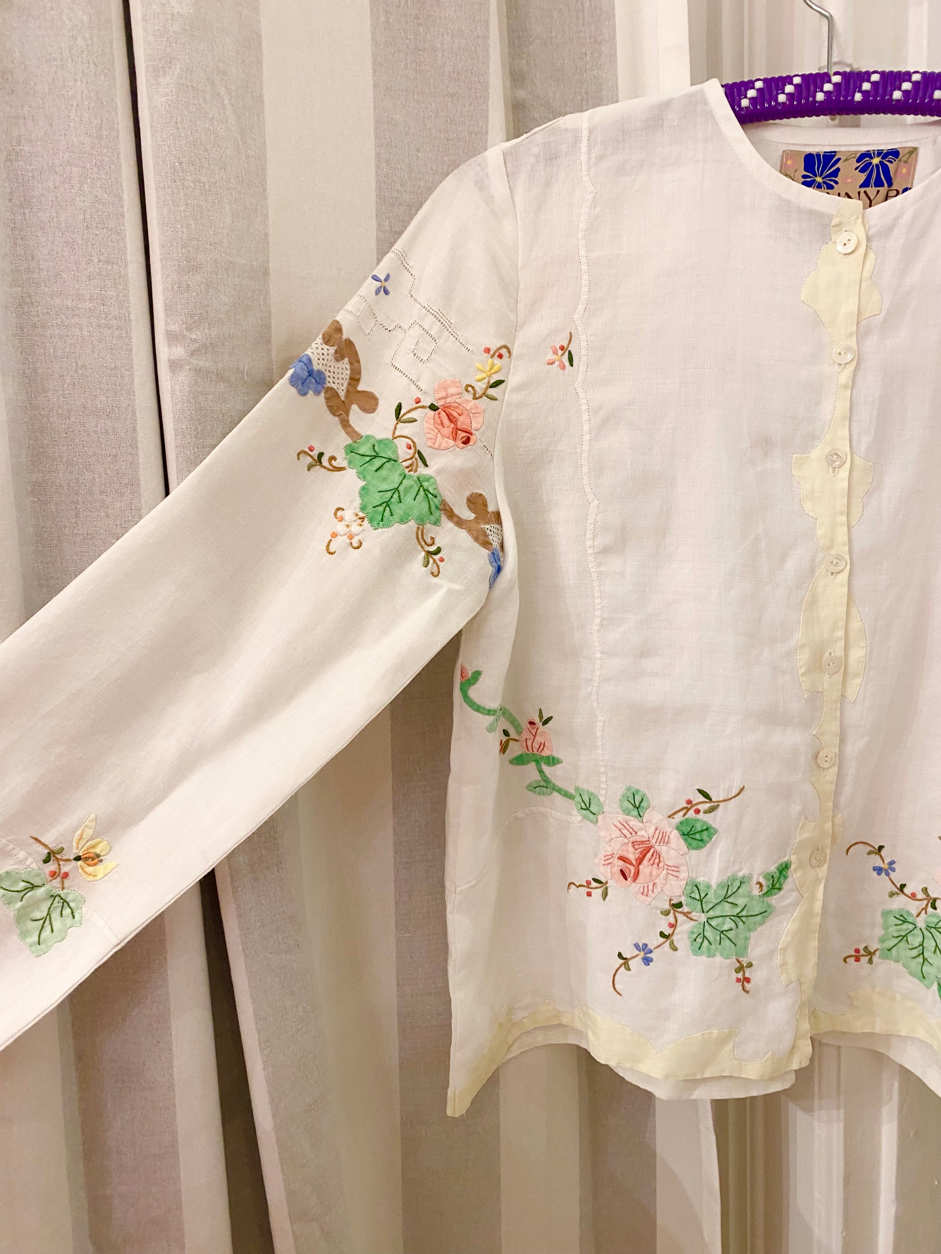 Hvid skjorte med appliqué