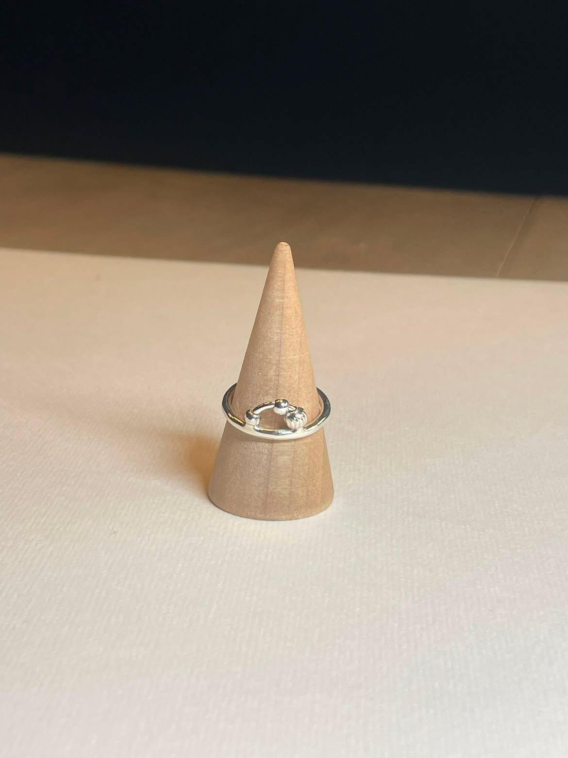 Fidget-ring, med tekstur perler