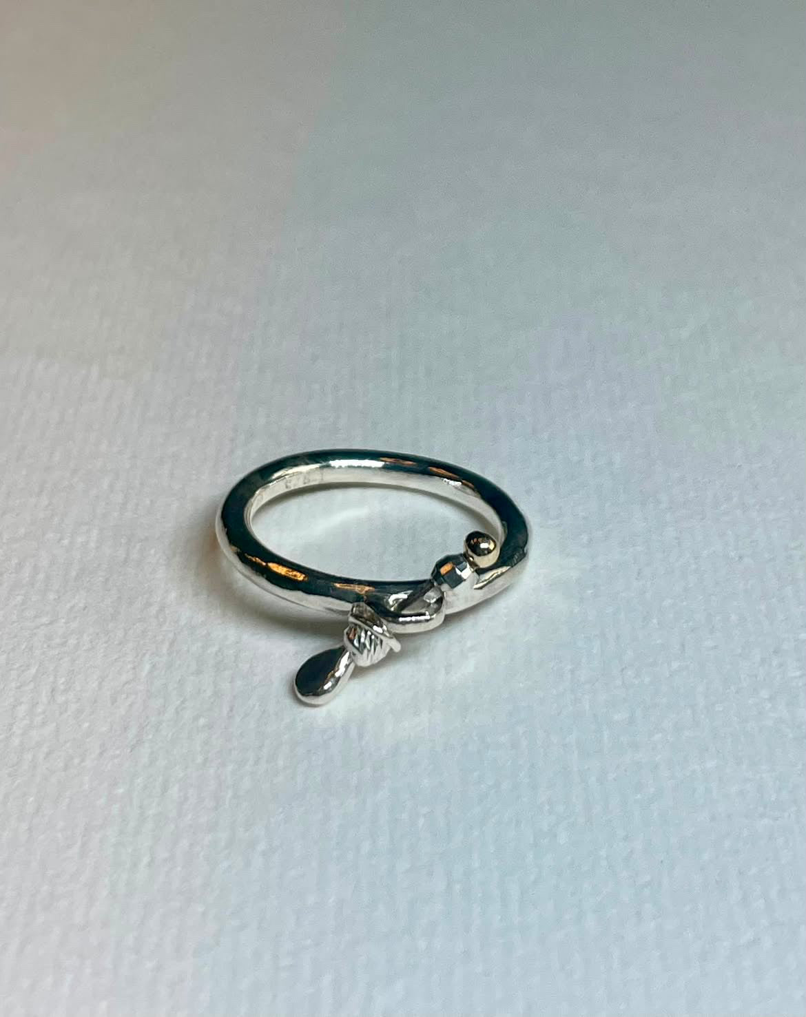 Fidget-ring, med stang og guldperle