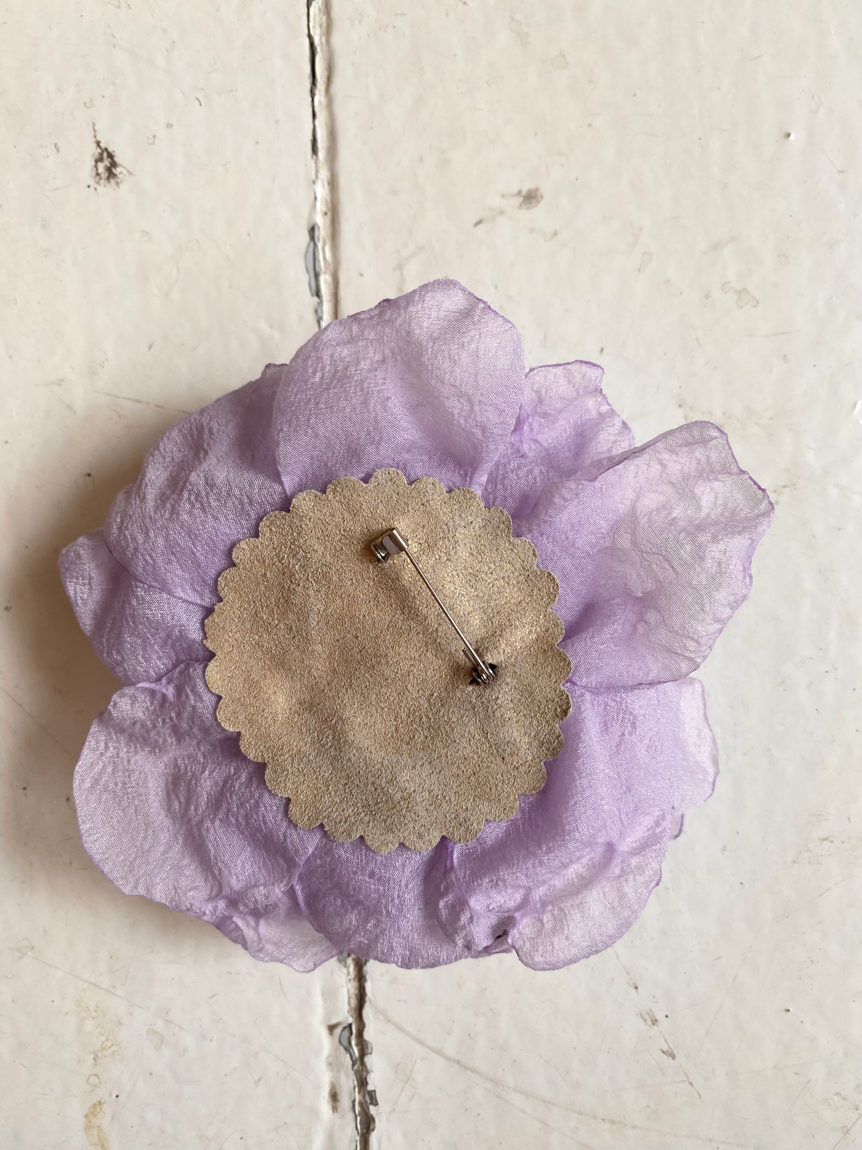 Unika broche lyslilla