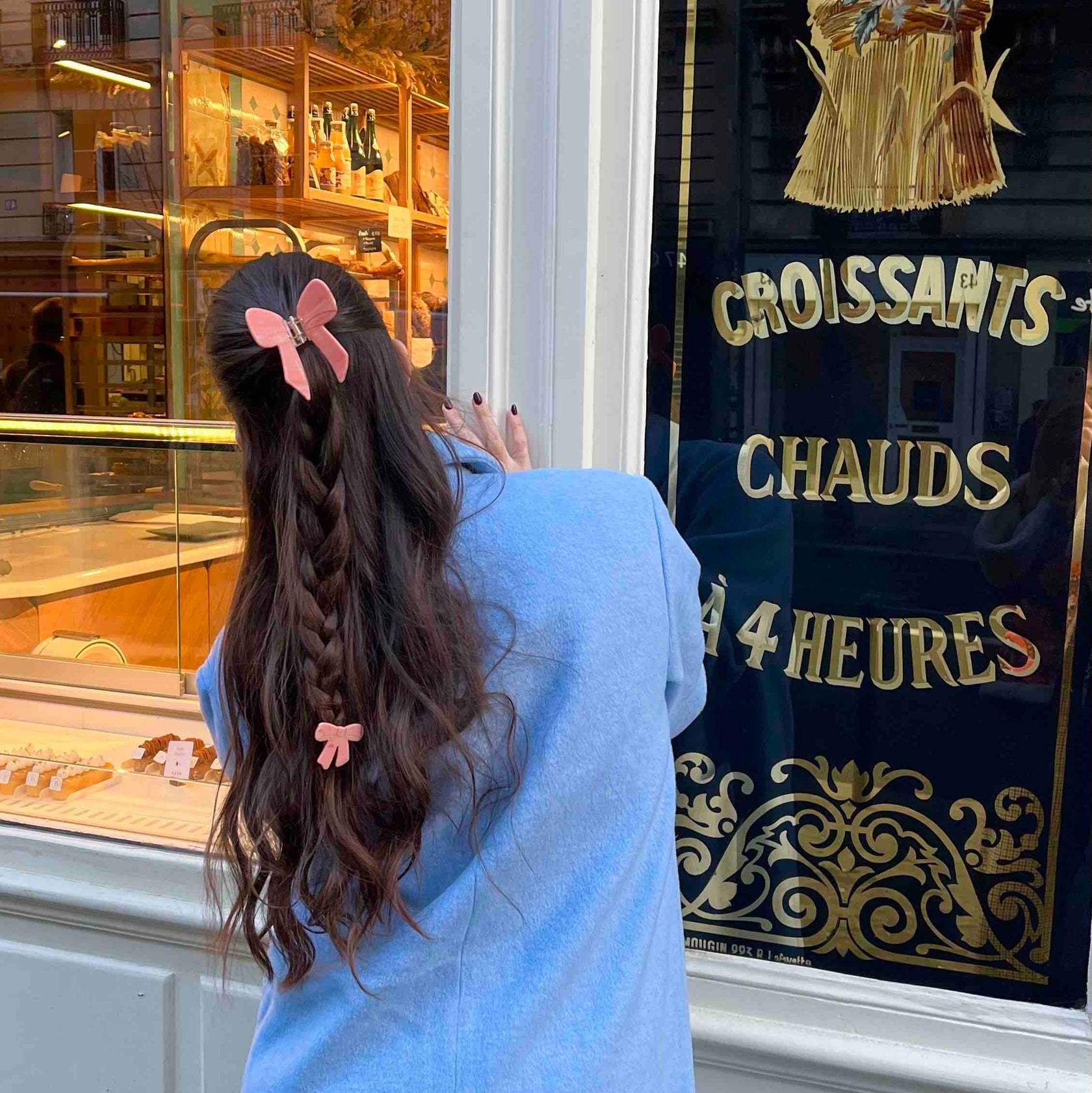 Lyserød sløjfe, hårklemme