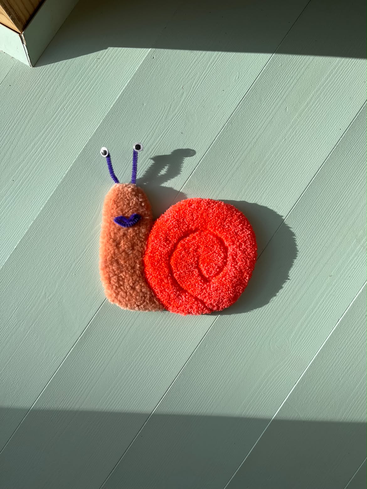 Sød Snegl orange, vægophæng