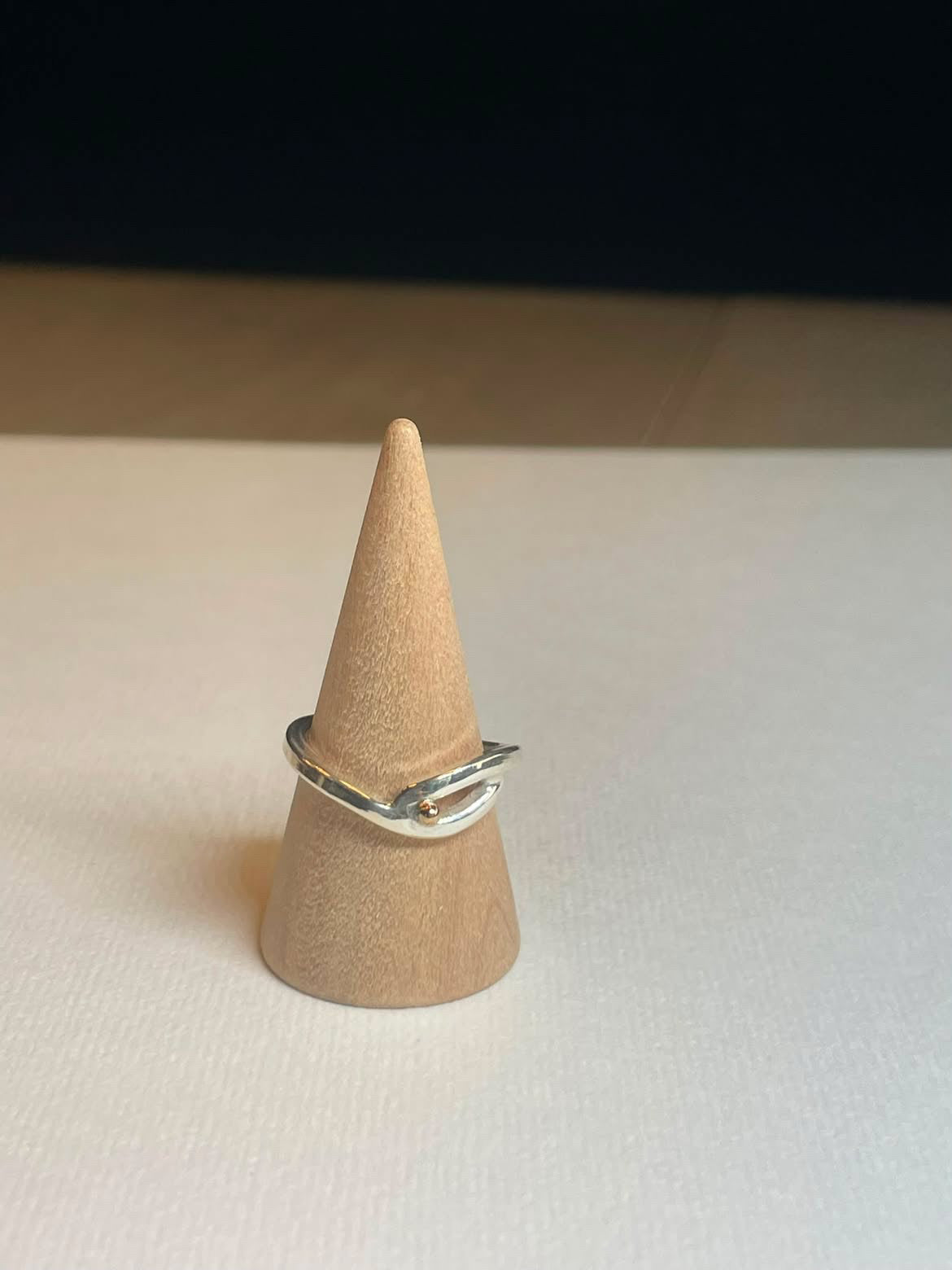 Sølvring Vulva med guldperle