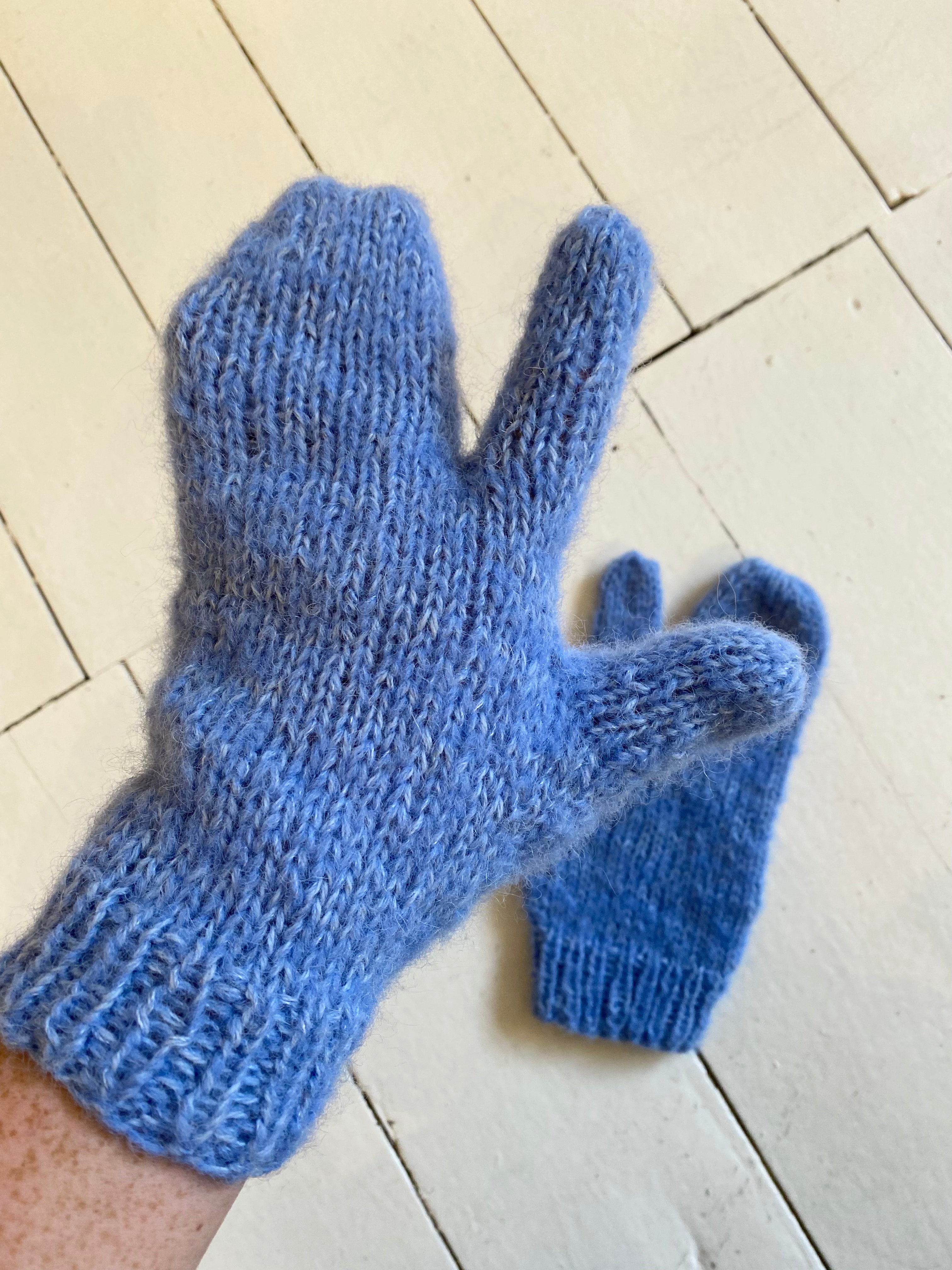 Tabi mittens lyseblå