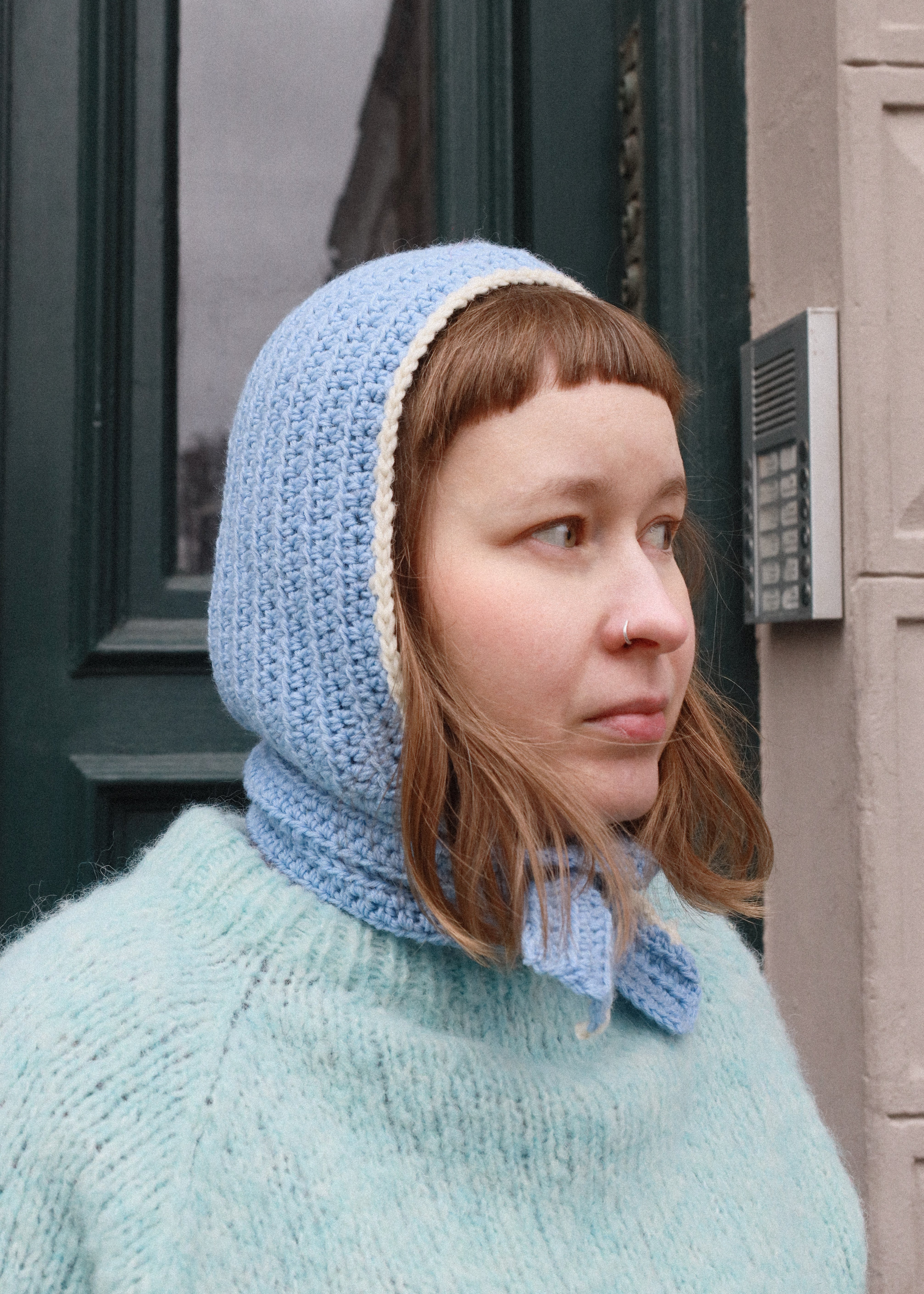 Bonnet / Hætte Lyseblå med kant