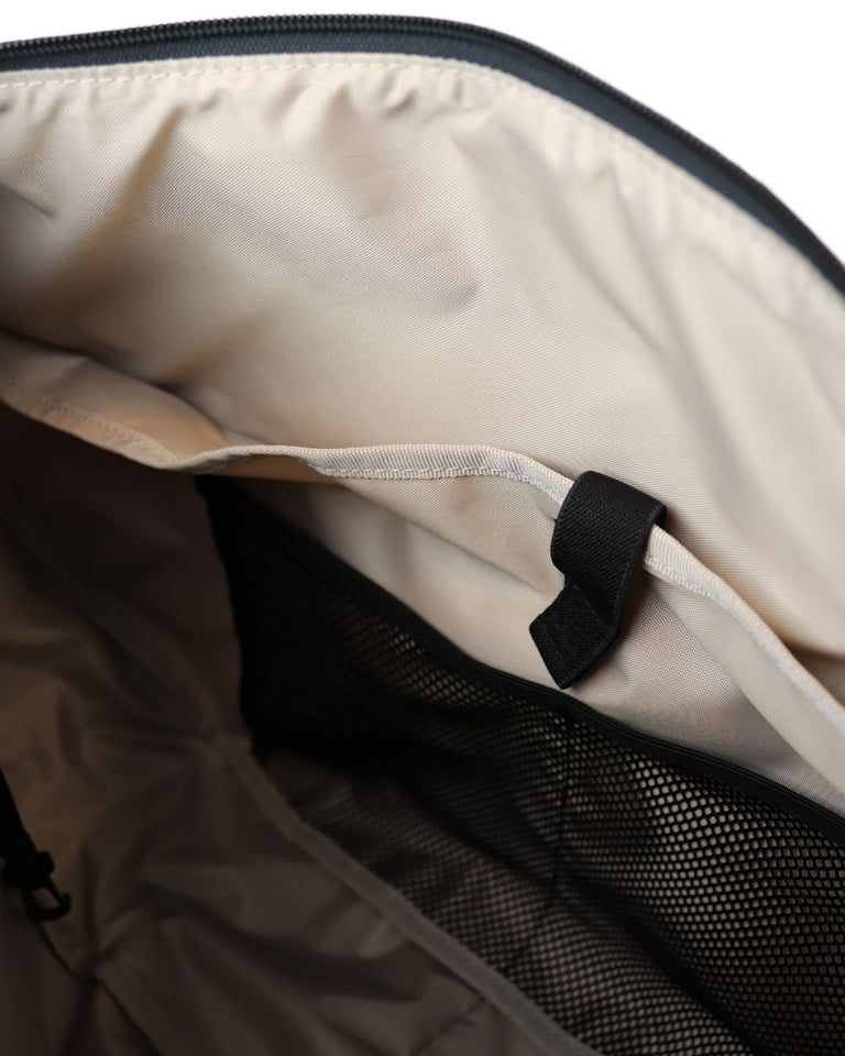 JUNO Half-moon taske - Jet black