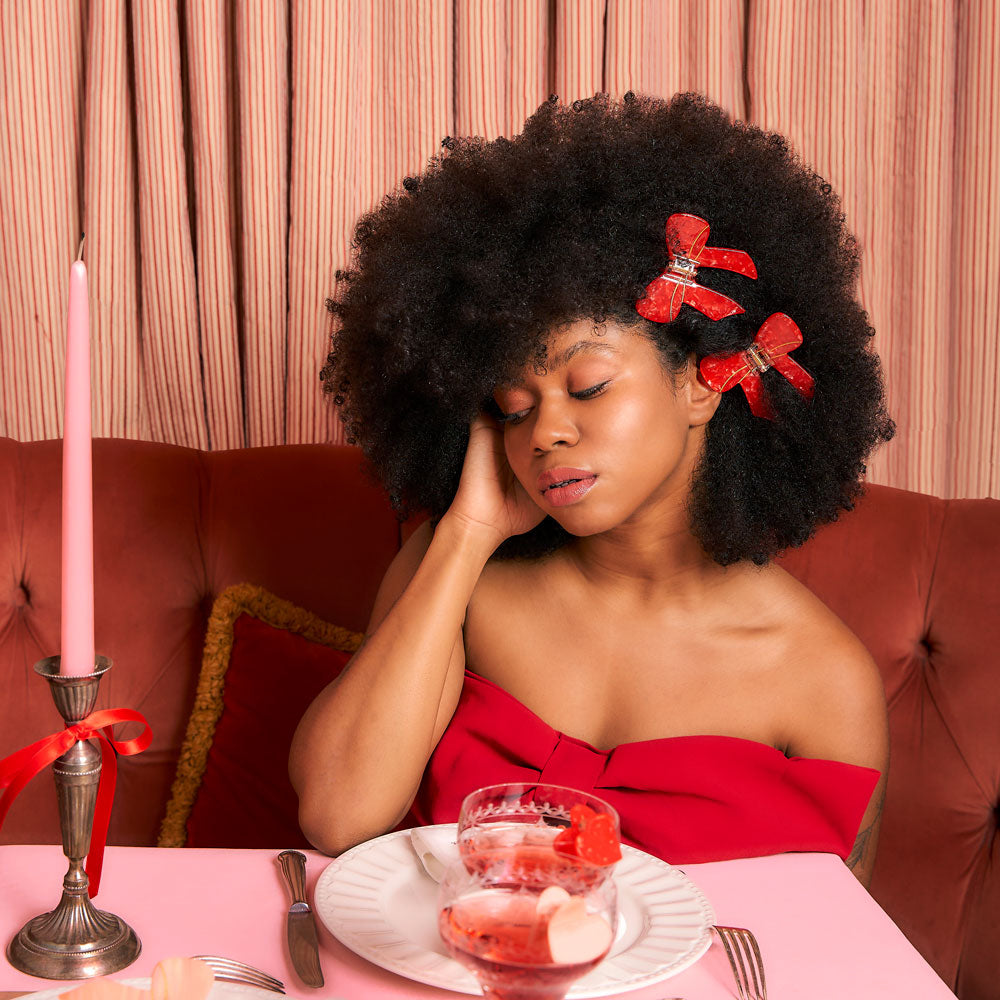 Rød sløjfe, hårklemme