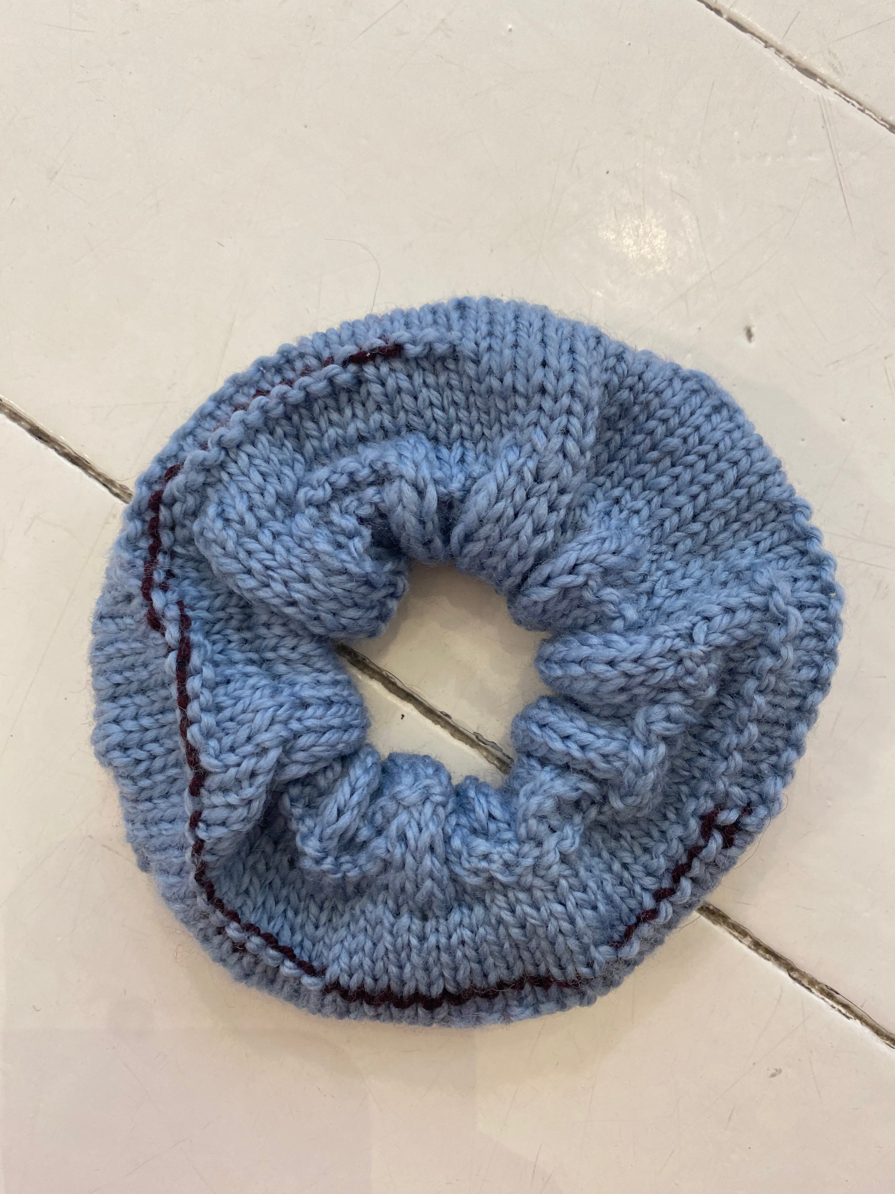Scrunchie Lyseblå m detaljer