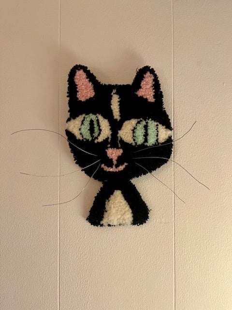 Sort kat vægophæng