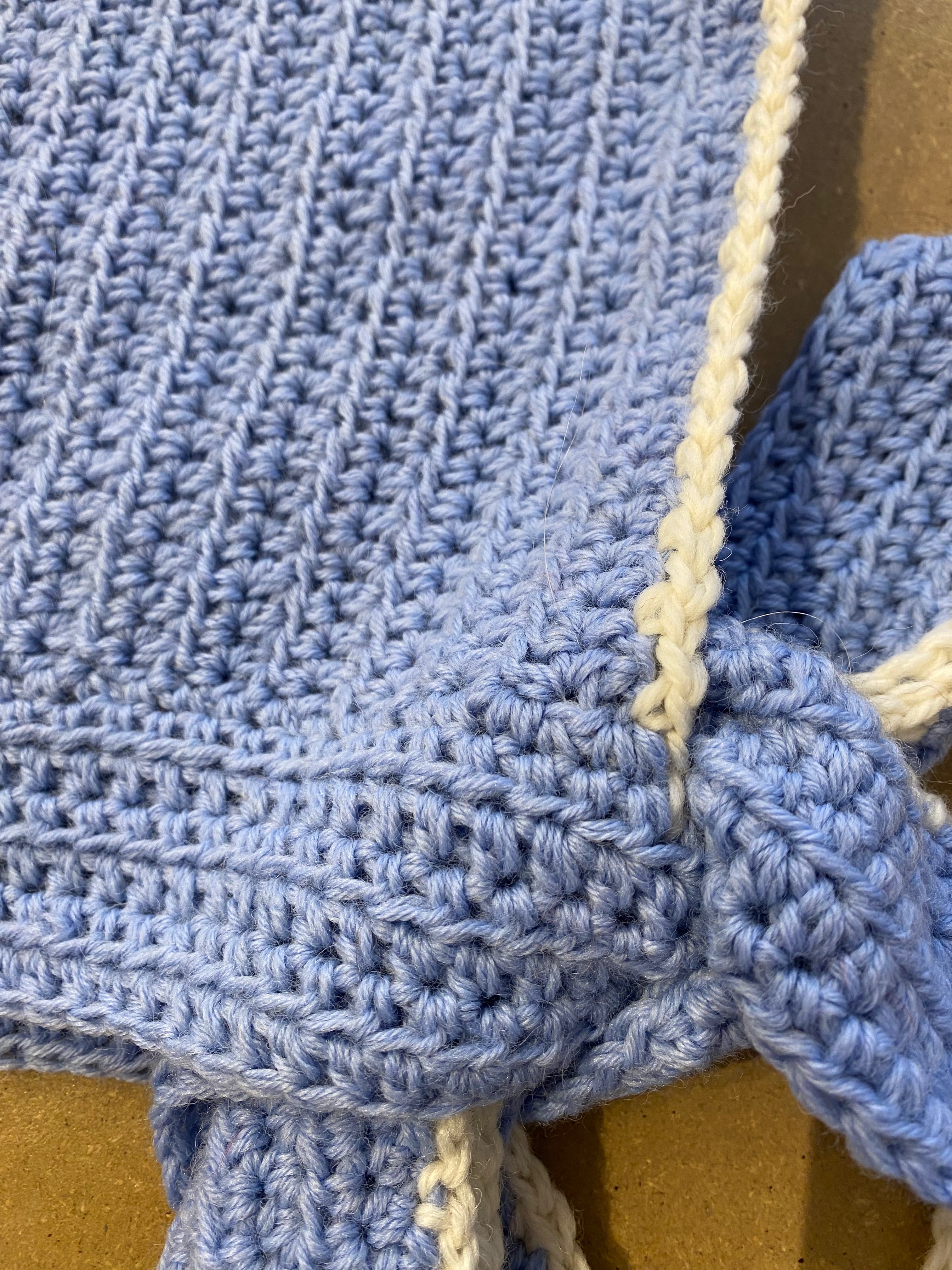 Bonnet / Hætte Lyseblå med kant