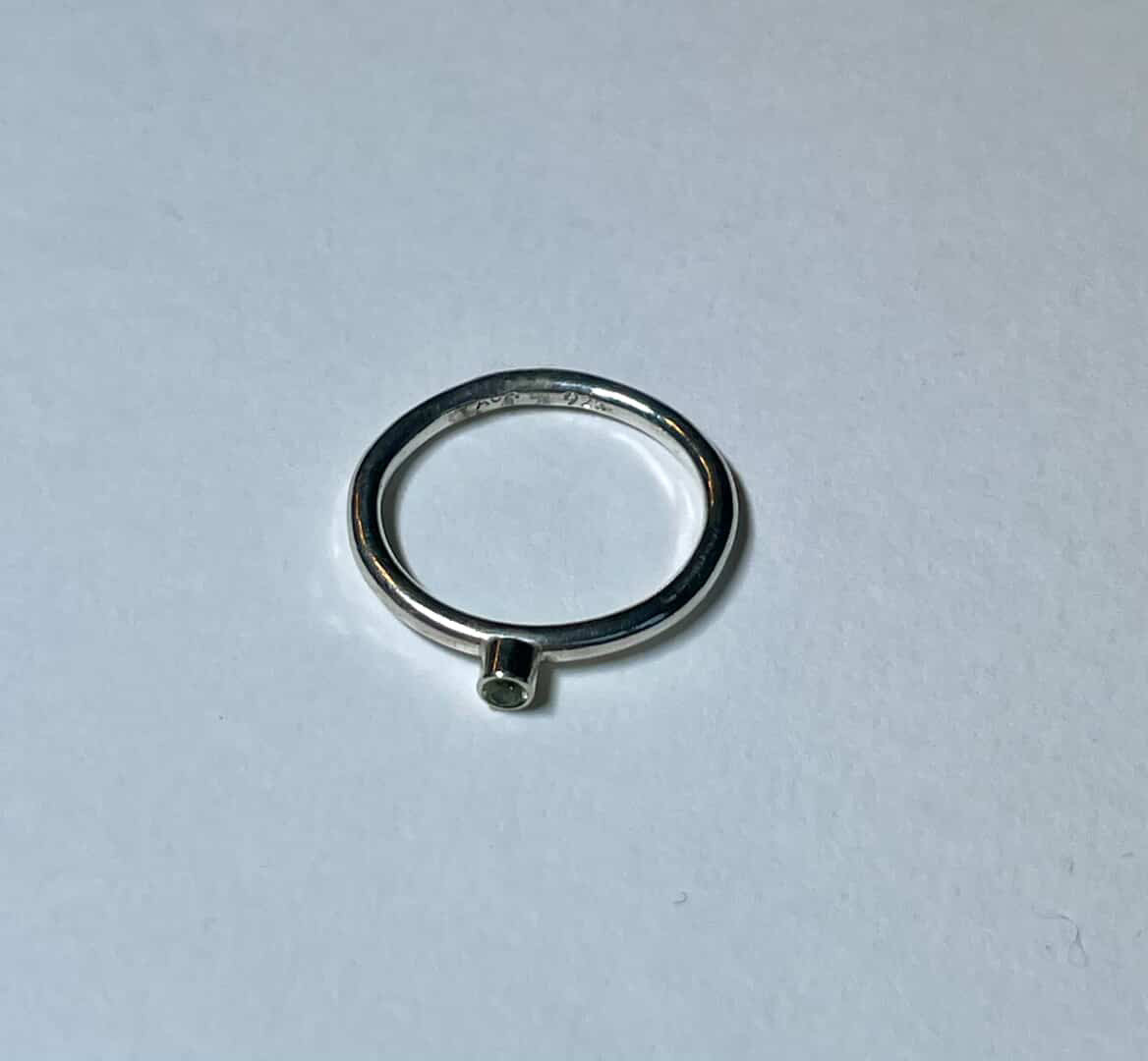 Sølvring med grøn peridot (str. 53)