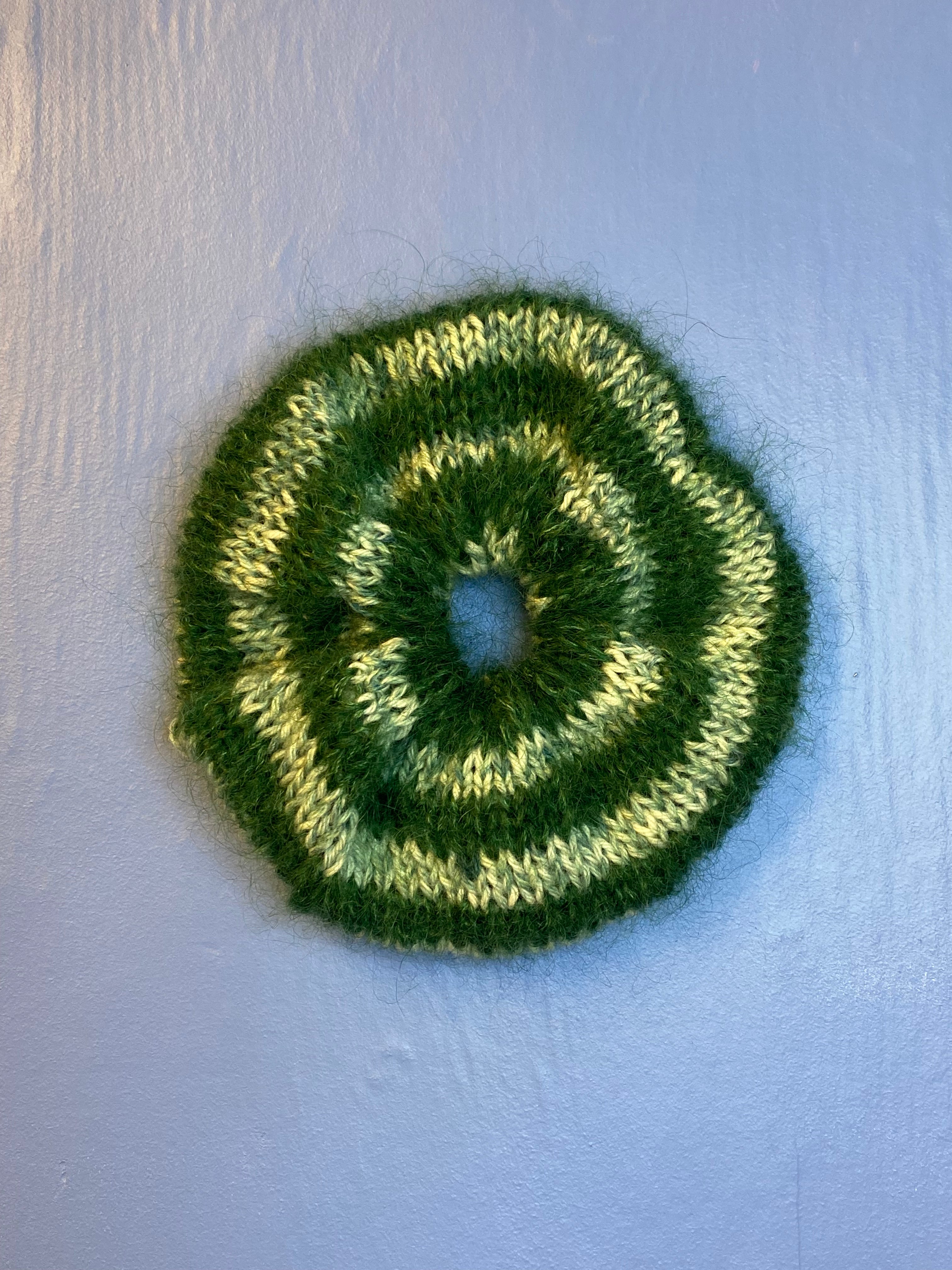 Stribet scrunchie, grønstribet