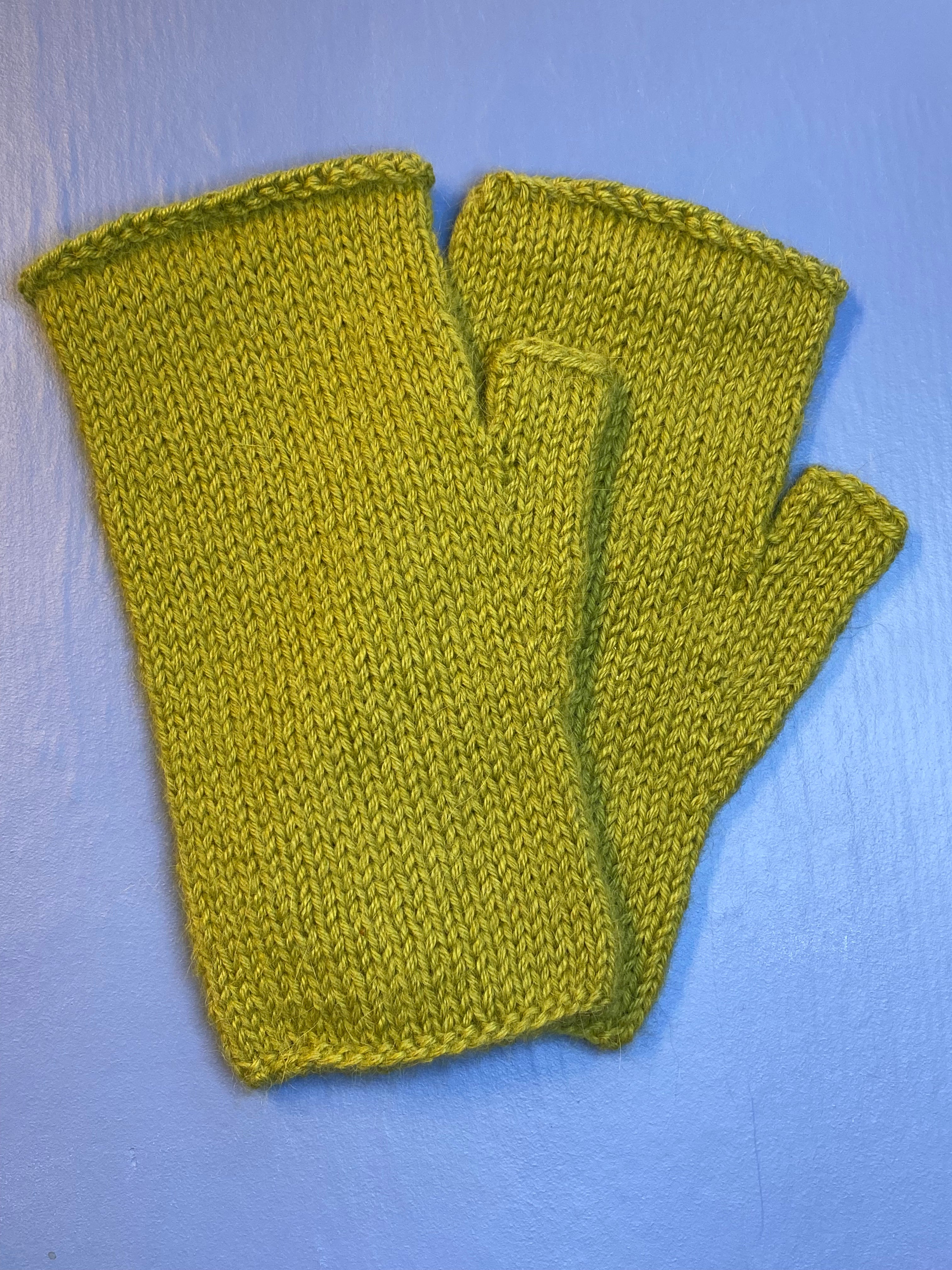 Fingerless gloves, green