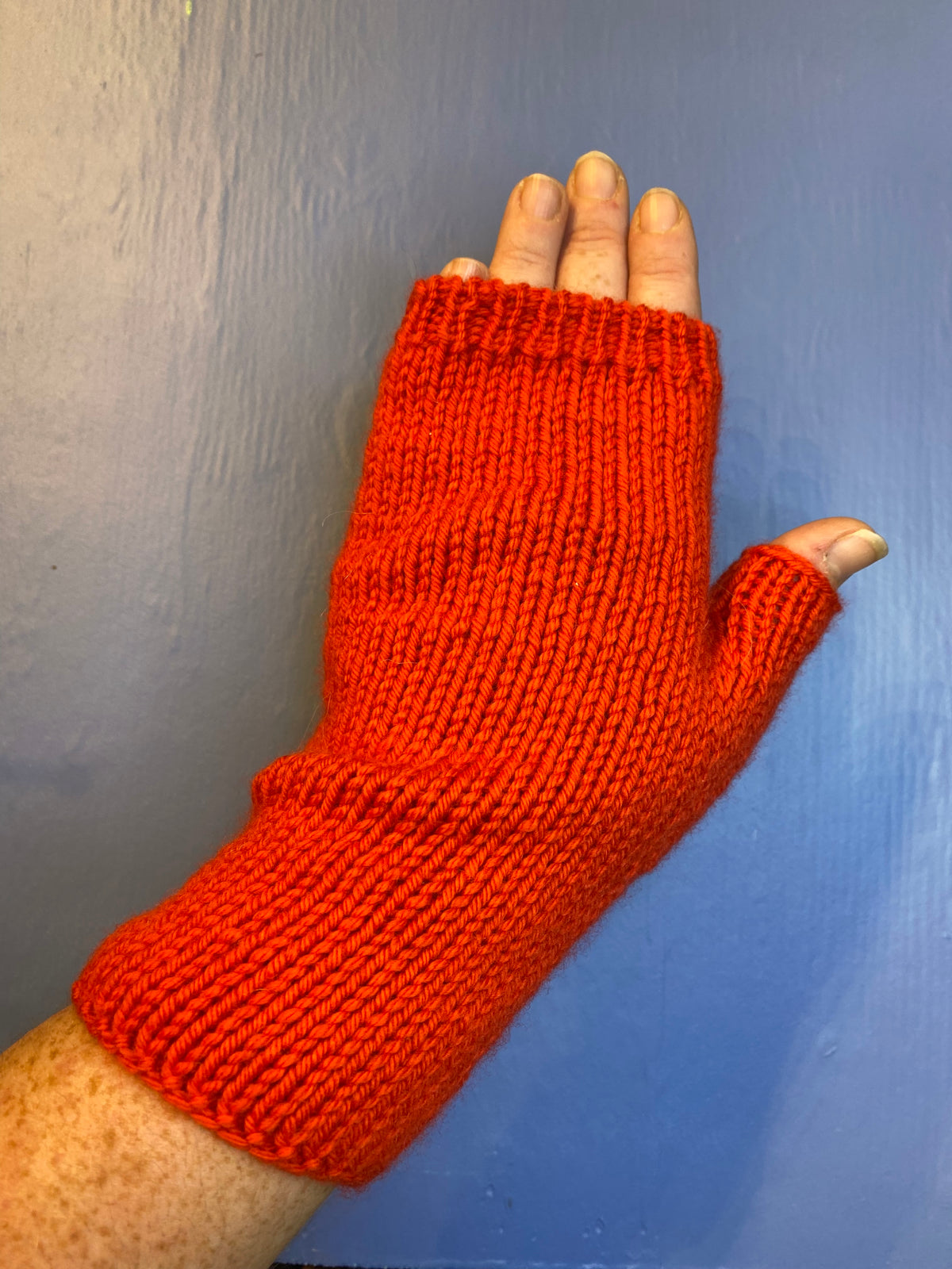 Fingerless gloves, red