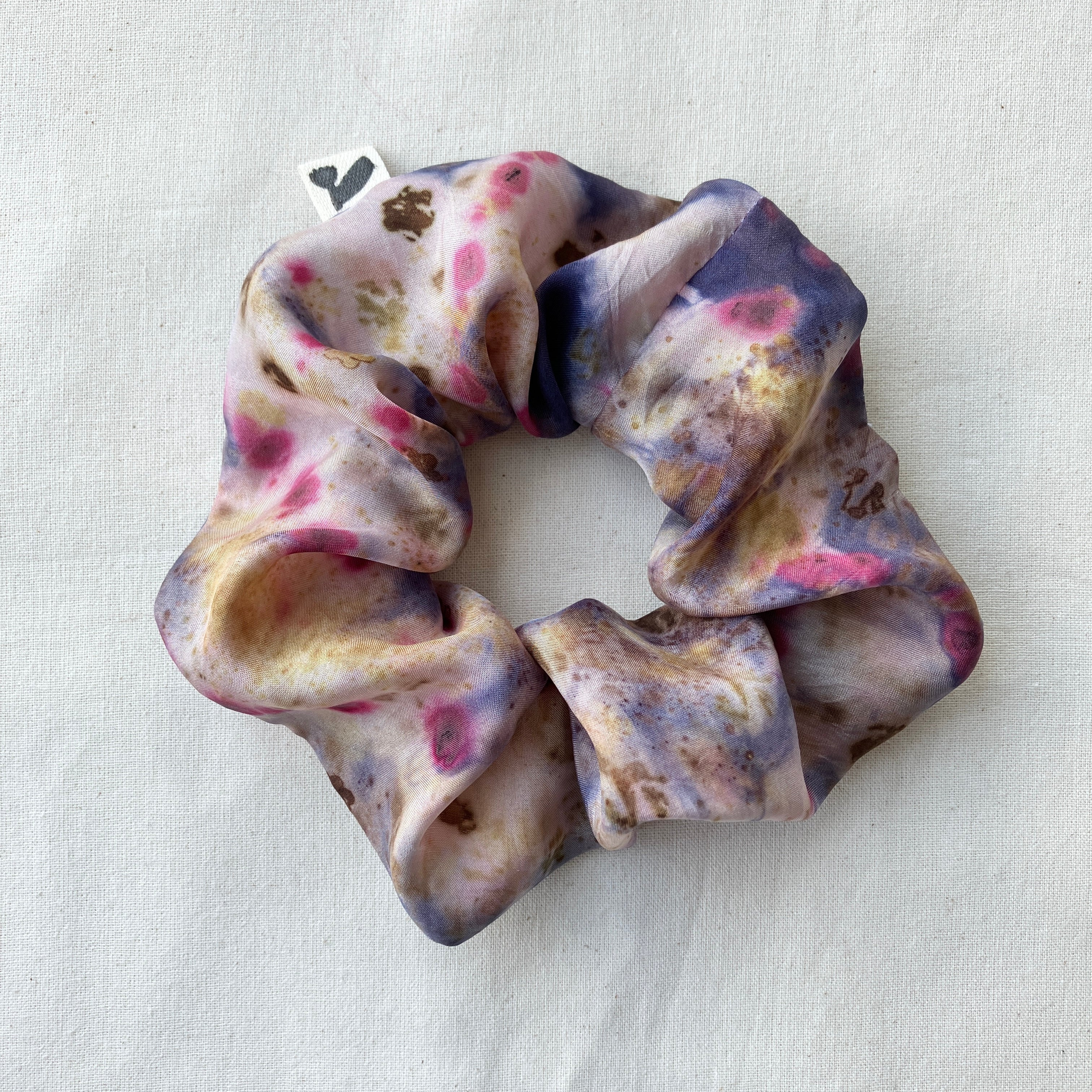 Plantefarvet scrunchie 3
