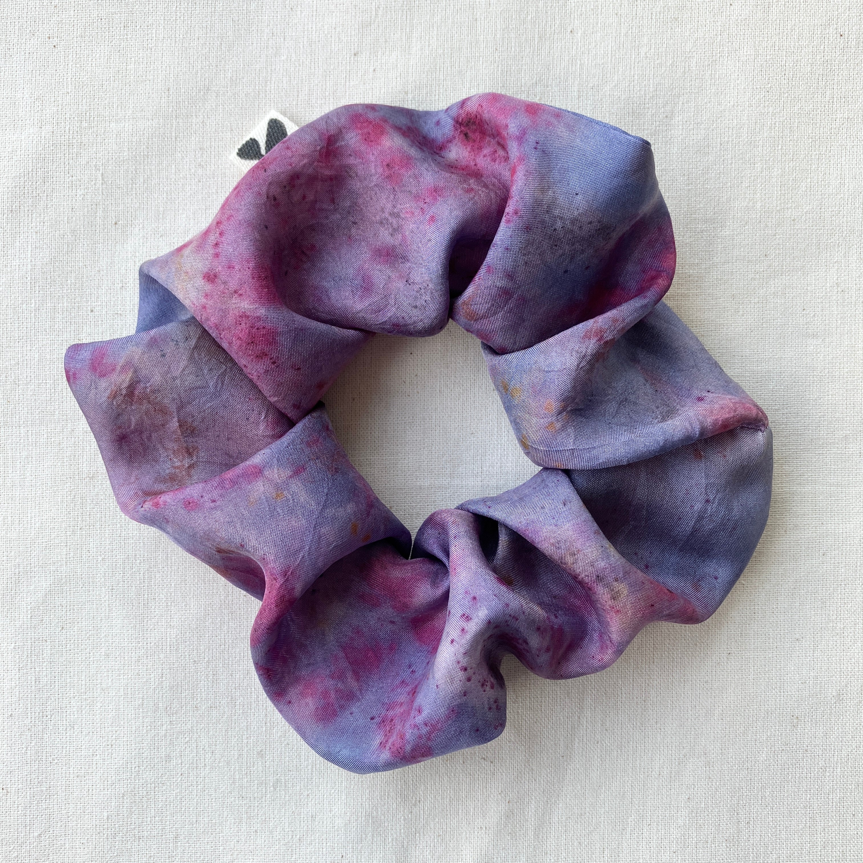 Plantefarvet scrunchie 2