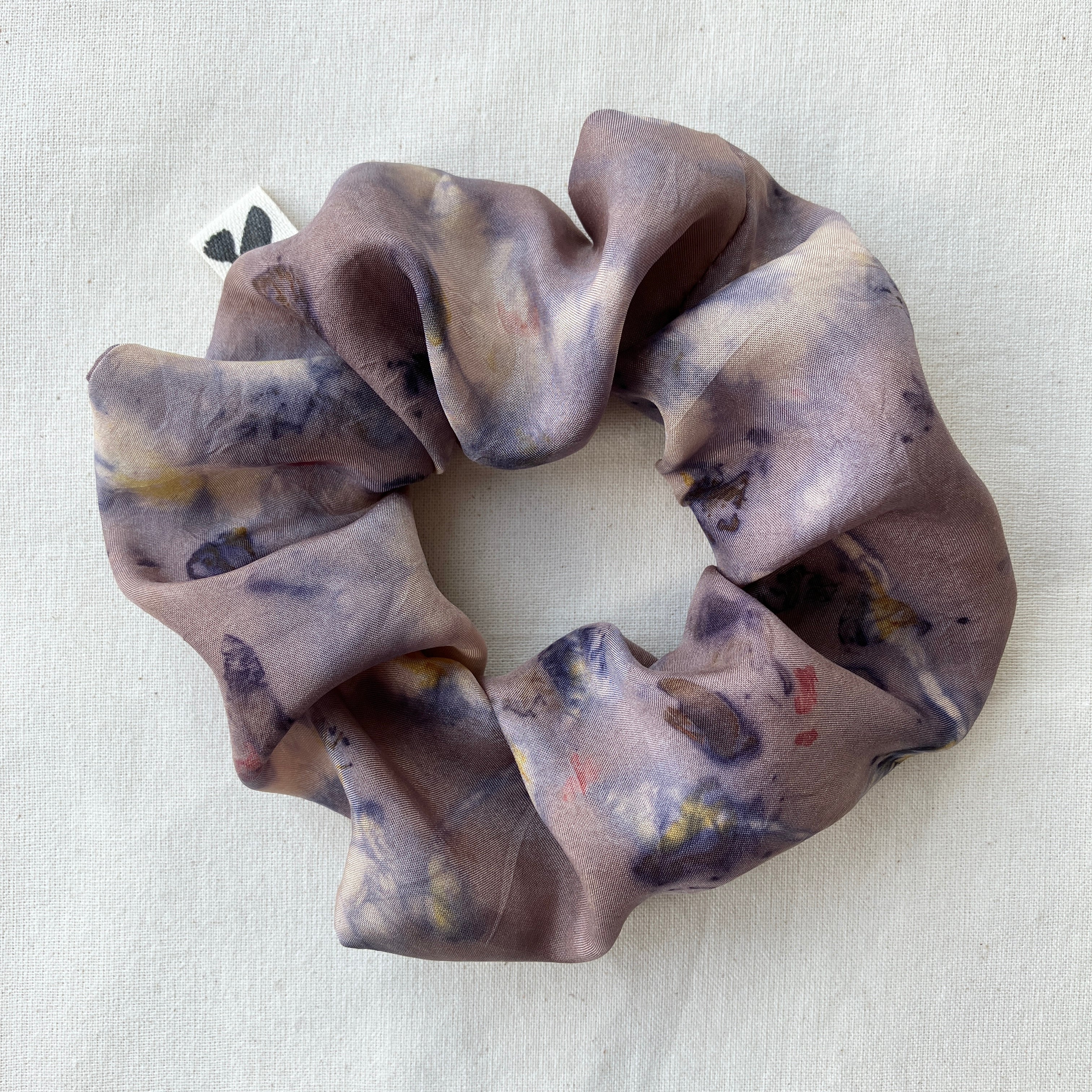 Plantefarvet scrunchie 4