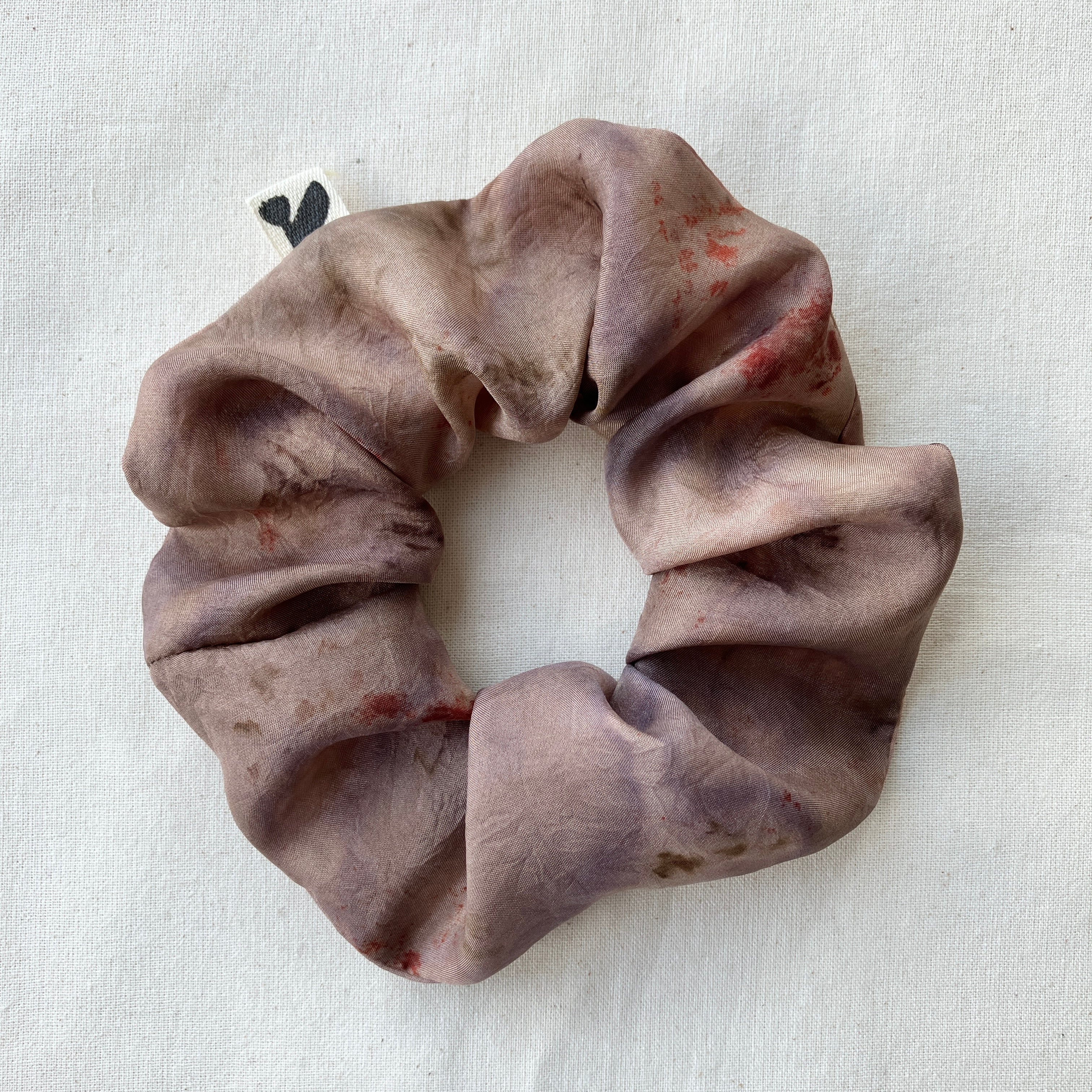 Plantefarvet scrunchie 5