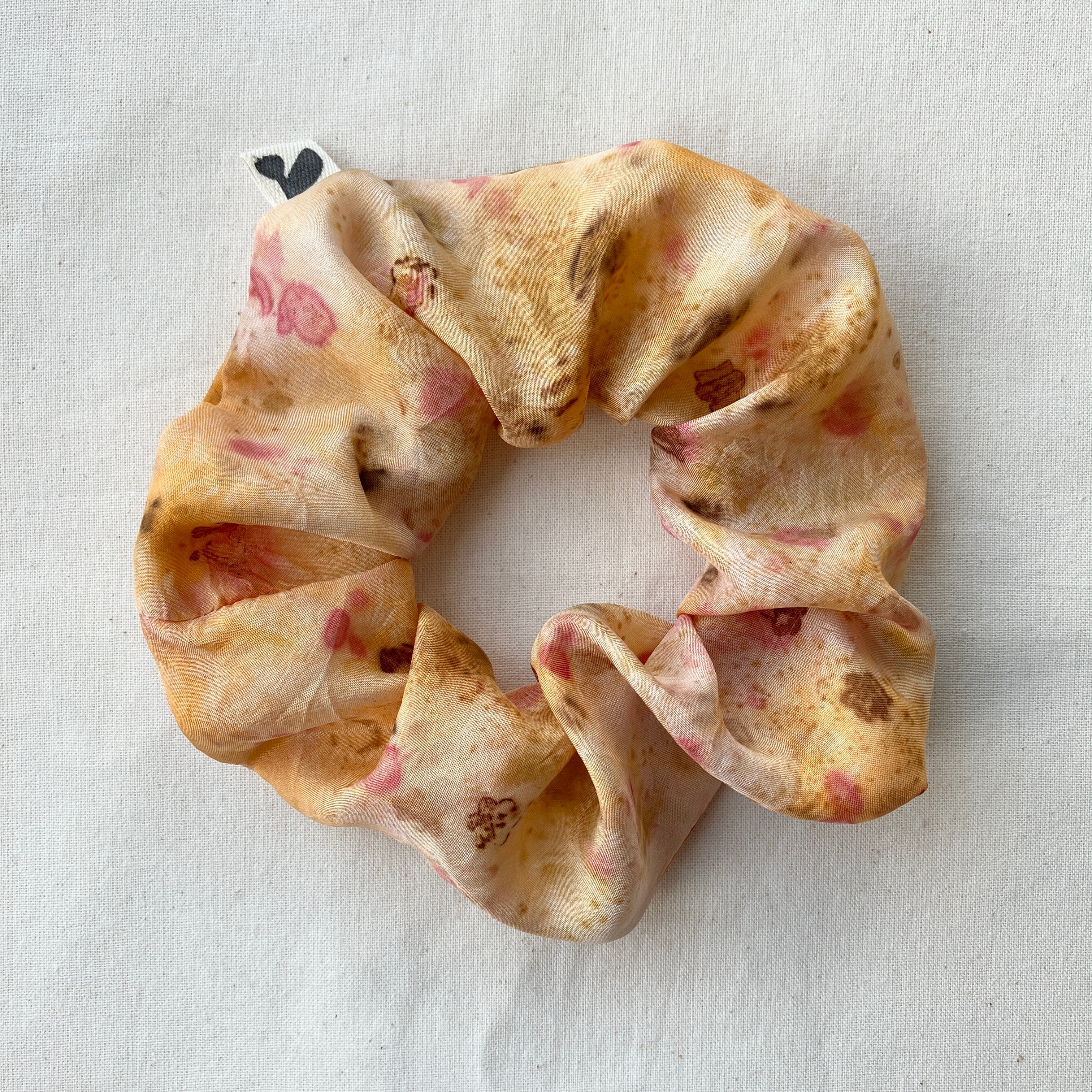 Plantefarvet scrunchie 8