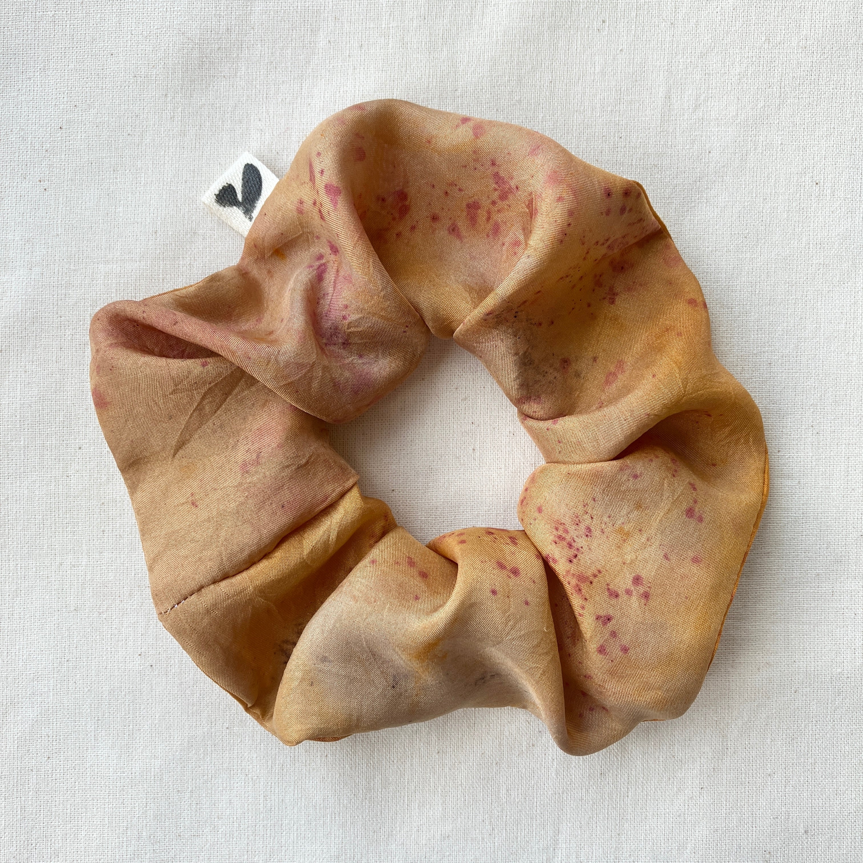 Plantefarvet scrunchie 7