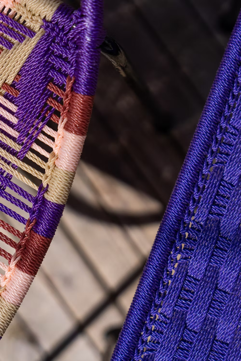 PRE-ORDER Håndflettet armstol - Lilla/rød/ beige/lyserød