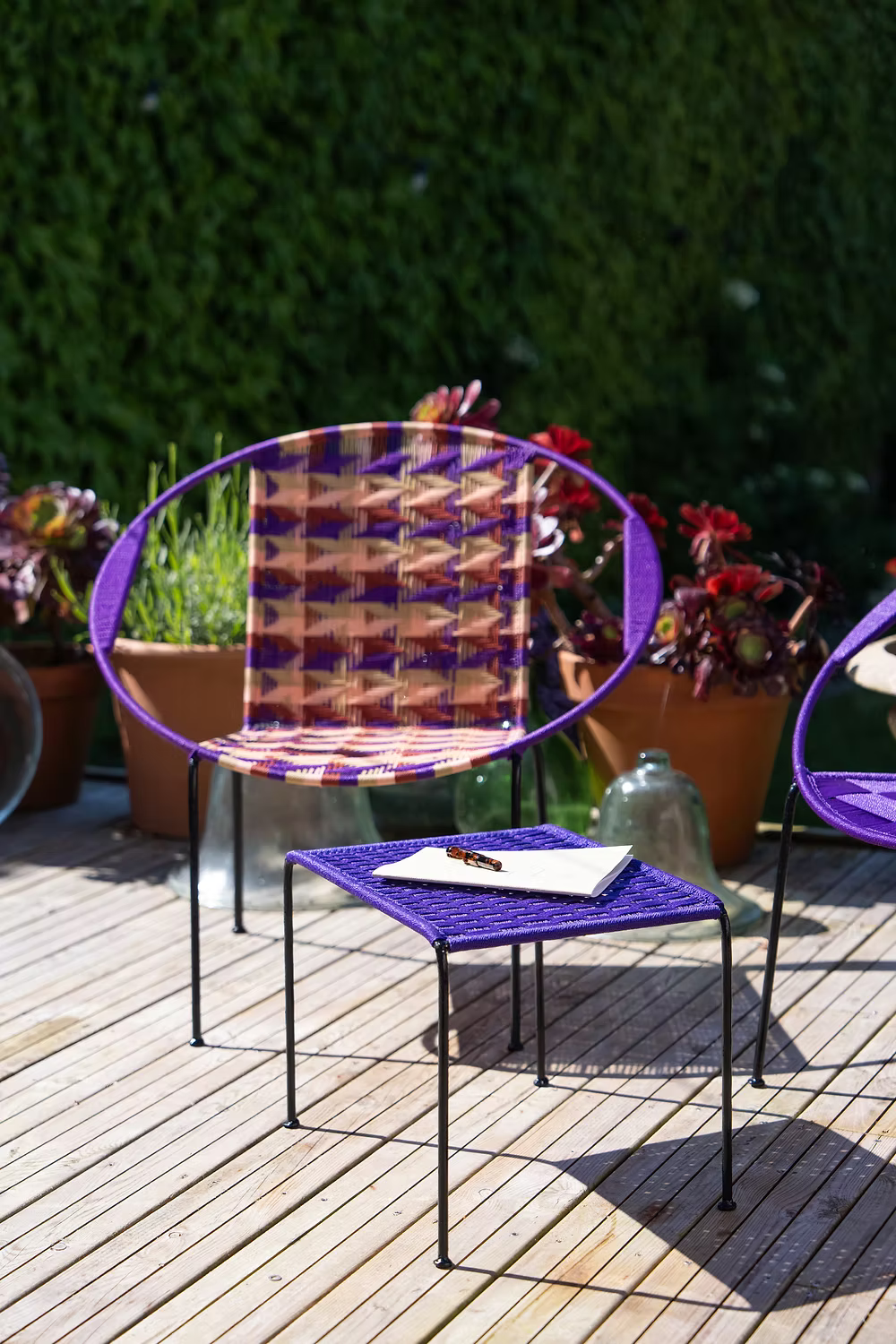 PRE-ORDER Håndflettet armstol - Lilla/rød/ beige/lyserød