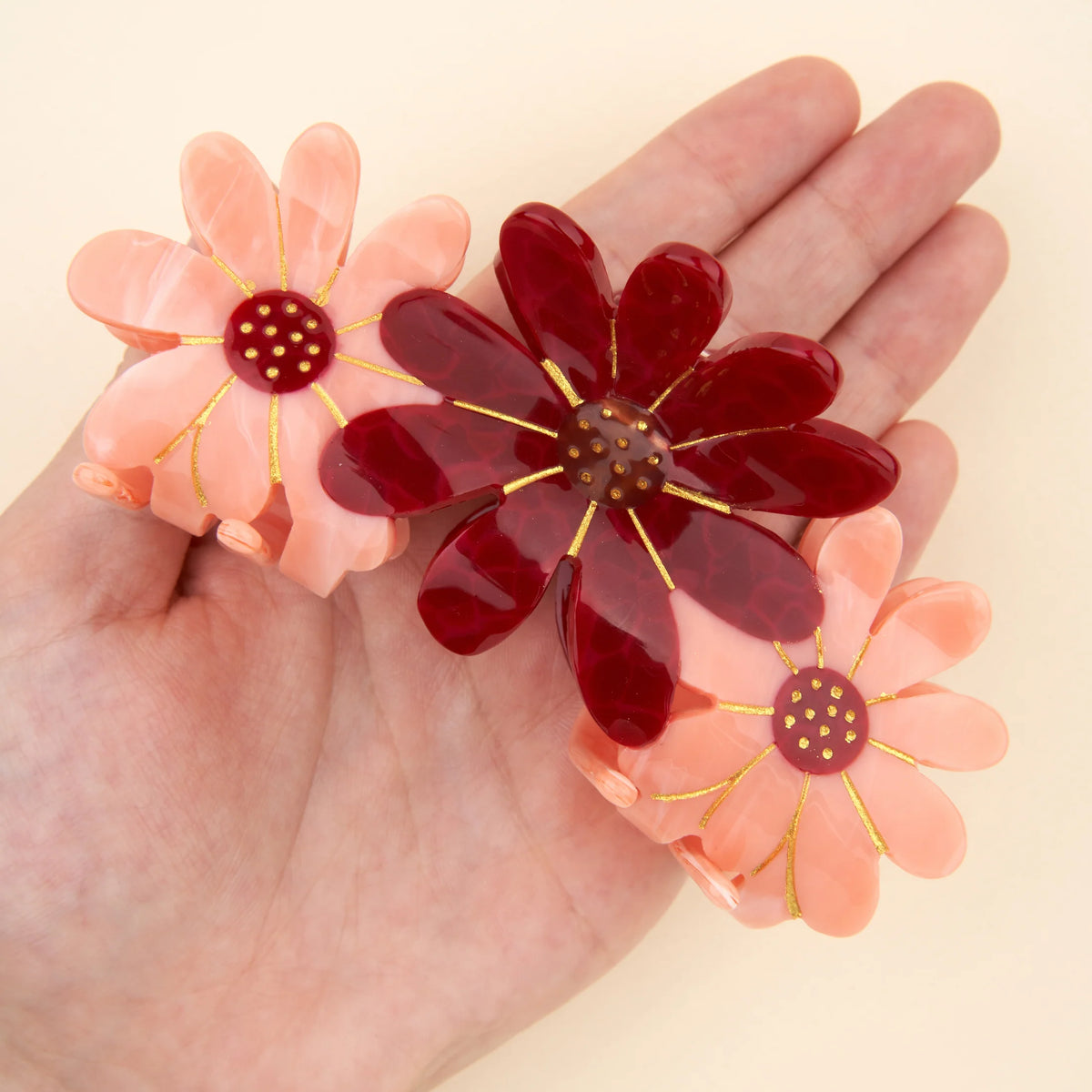 Lyserøde blomster, hårklemme stor